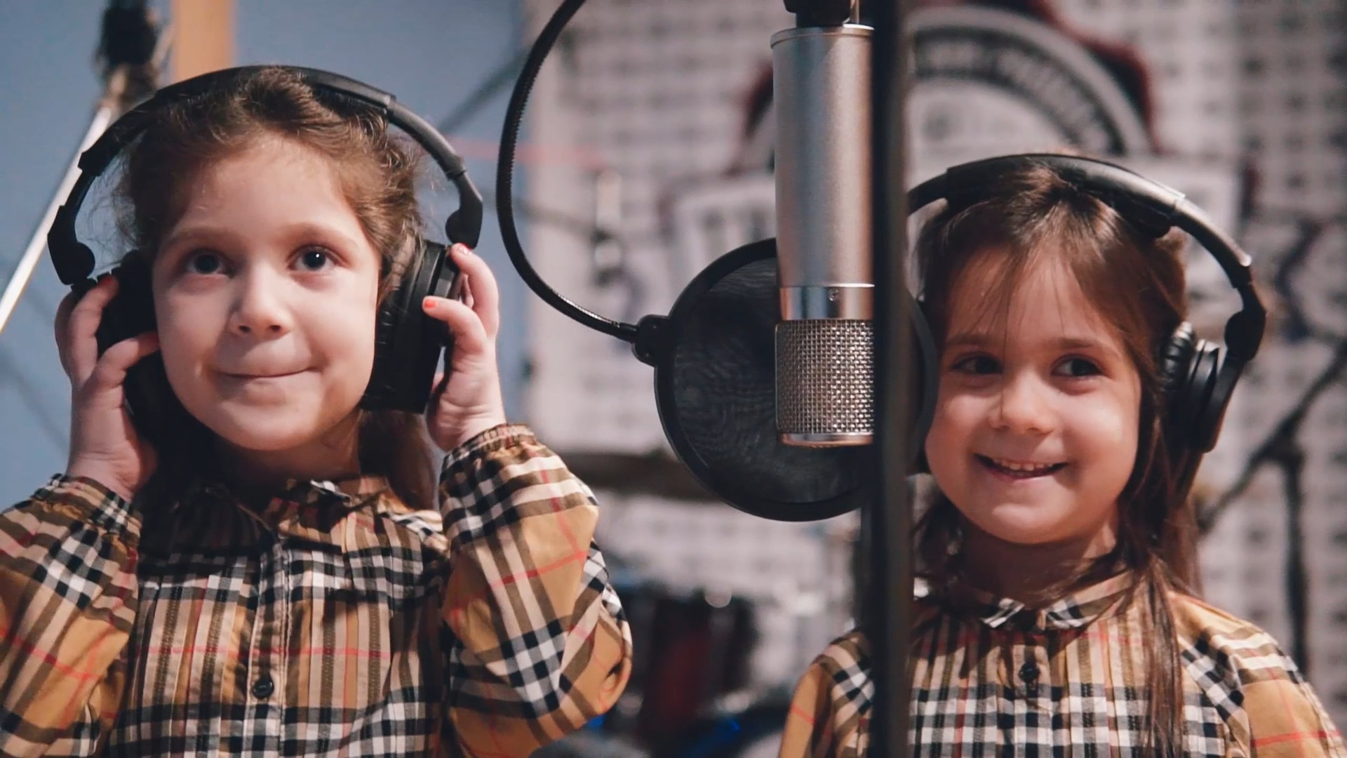 Видео подарок к юбилею и дню рождения от родных или друзей. Свадебное видео и фото съемка на свадьбу в Краснодаре Твинс Студио