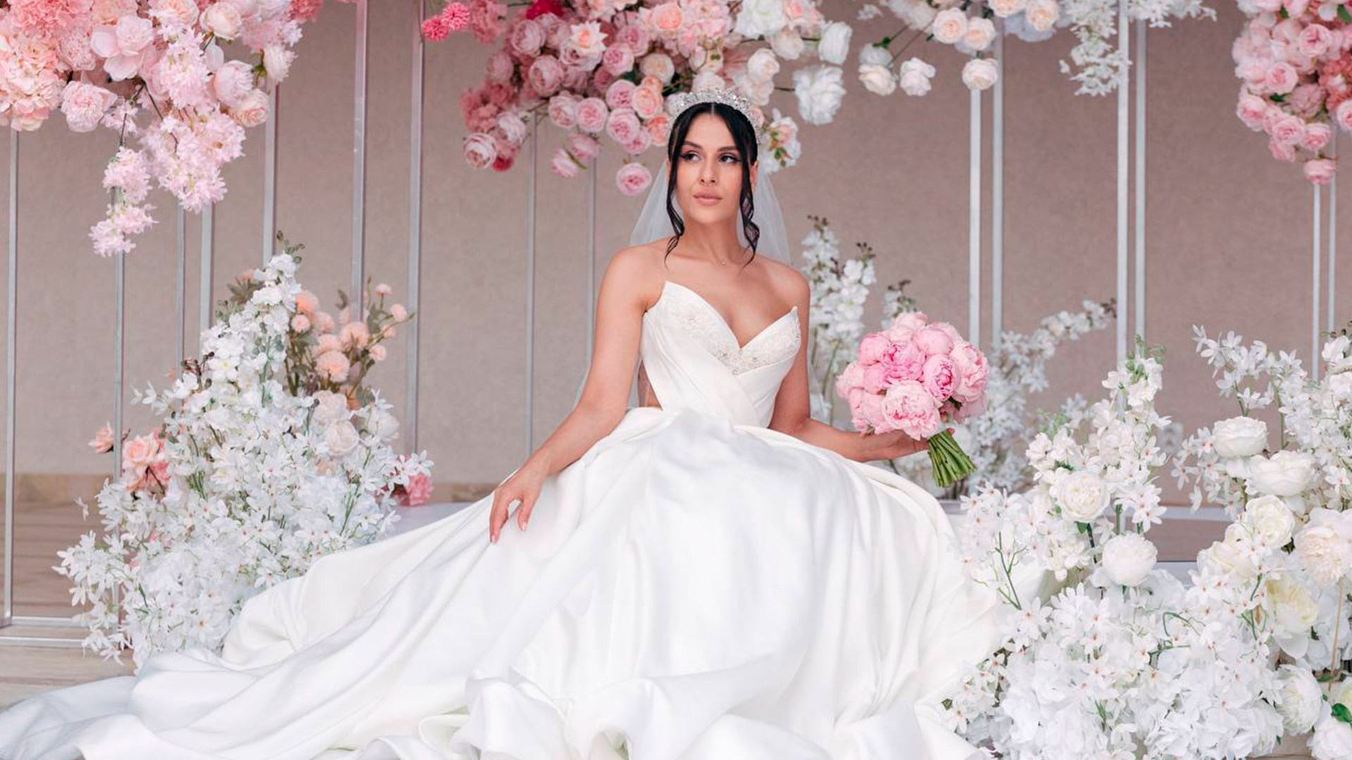 Красивое свадебное видео SDE, показанное в этот же день на свадьбе. Свадебное видео и фото съемка на свадьбу в Краснодаре Твинс Студио