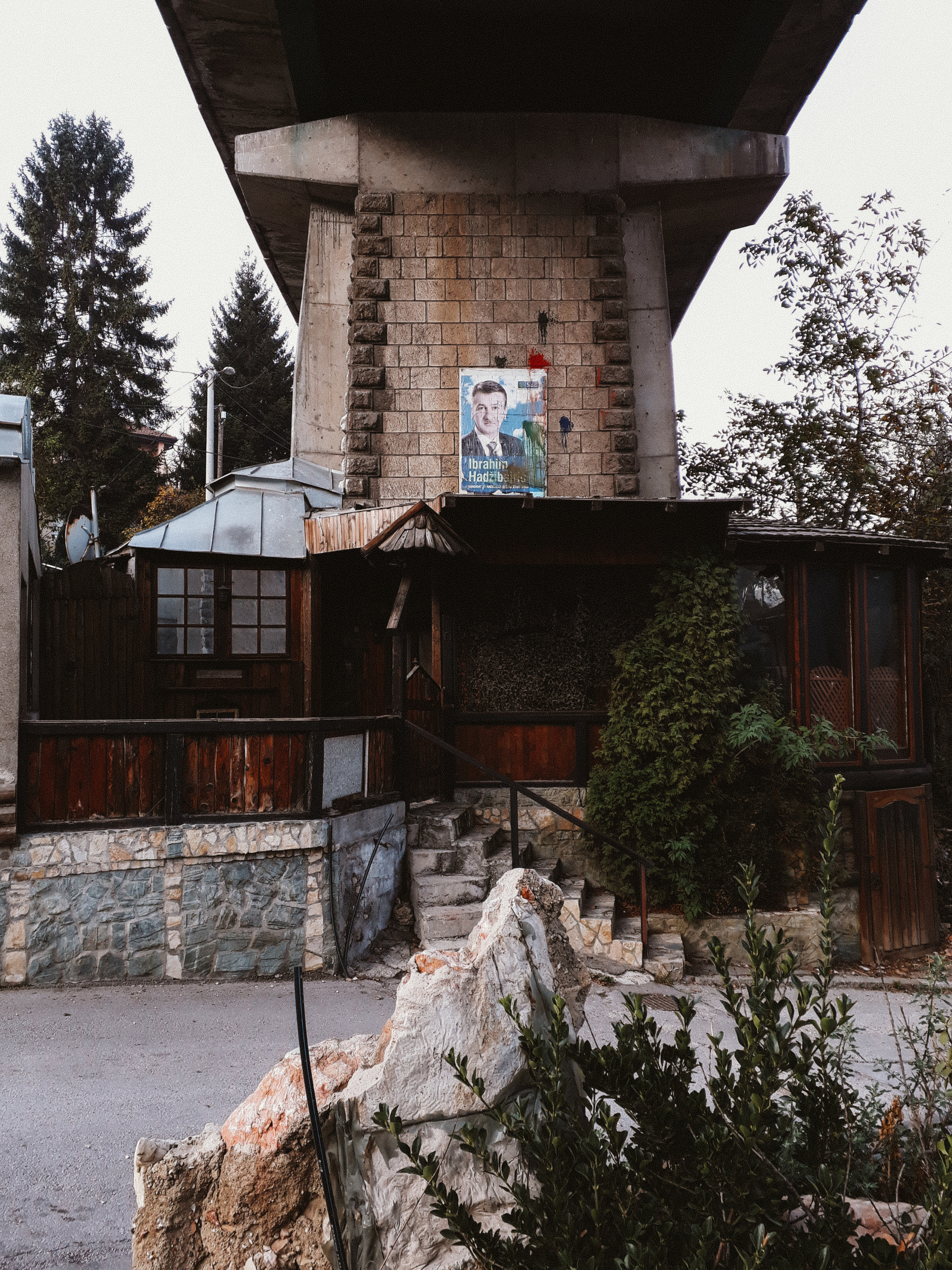 The Balkans. Künstler Verstecktoff