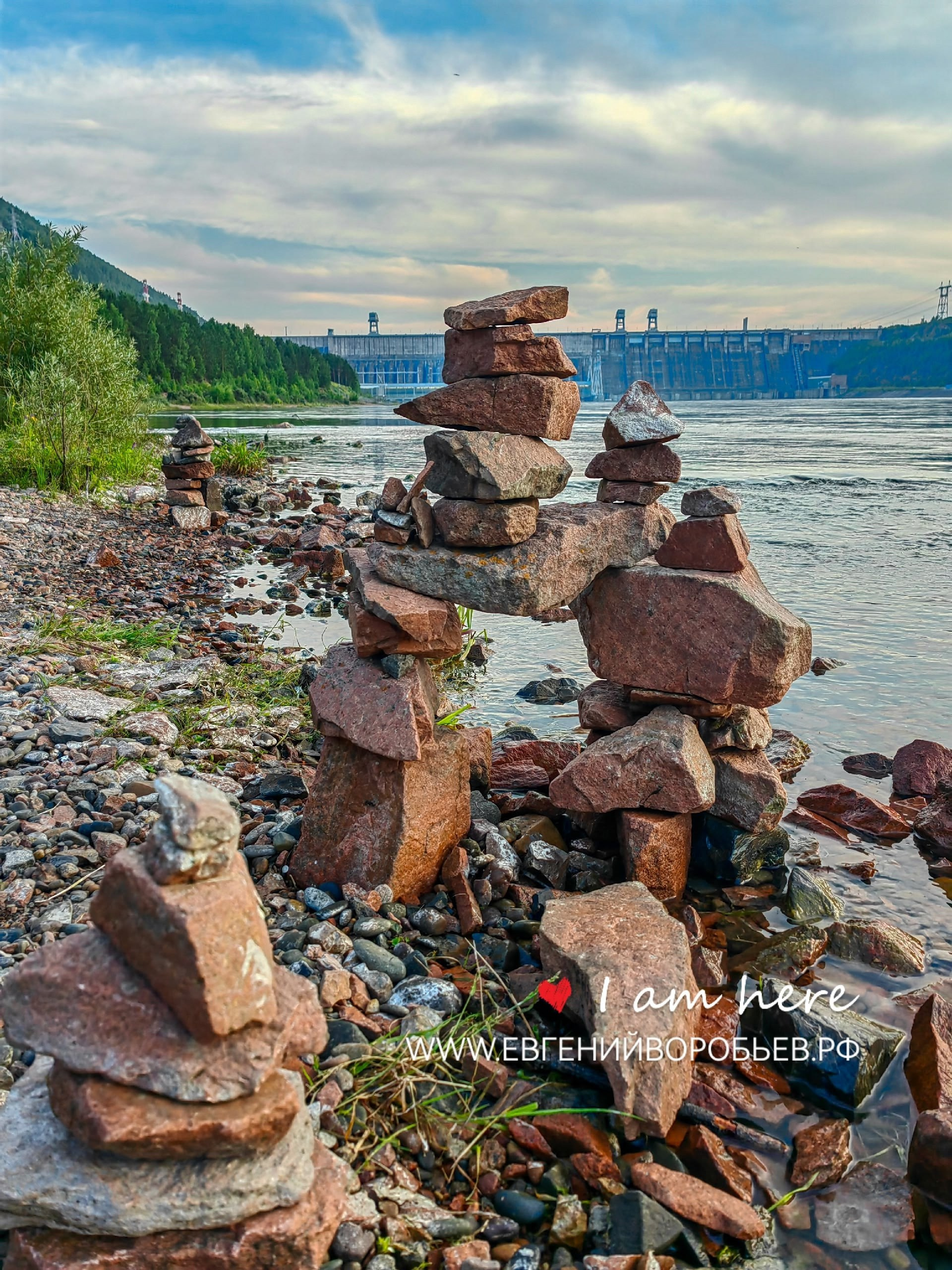 экскурсии Красноярск индивидуальный тур фото интересные места что посмотреть куда сходить что посетить достопримечательности в Красноярске фототур аренда кабриолета микроавтобуса трансфер  цена заказать экскурсию программа маршрут смотровые площадки видовые красивые места Национальный парк заповедник Столбы Дивногорск Красноярская ГЭС путешествие туристический маршрут фотосессия фотограф Красноярск