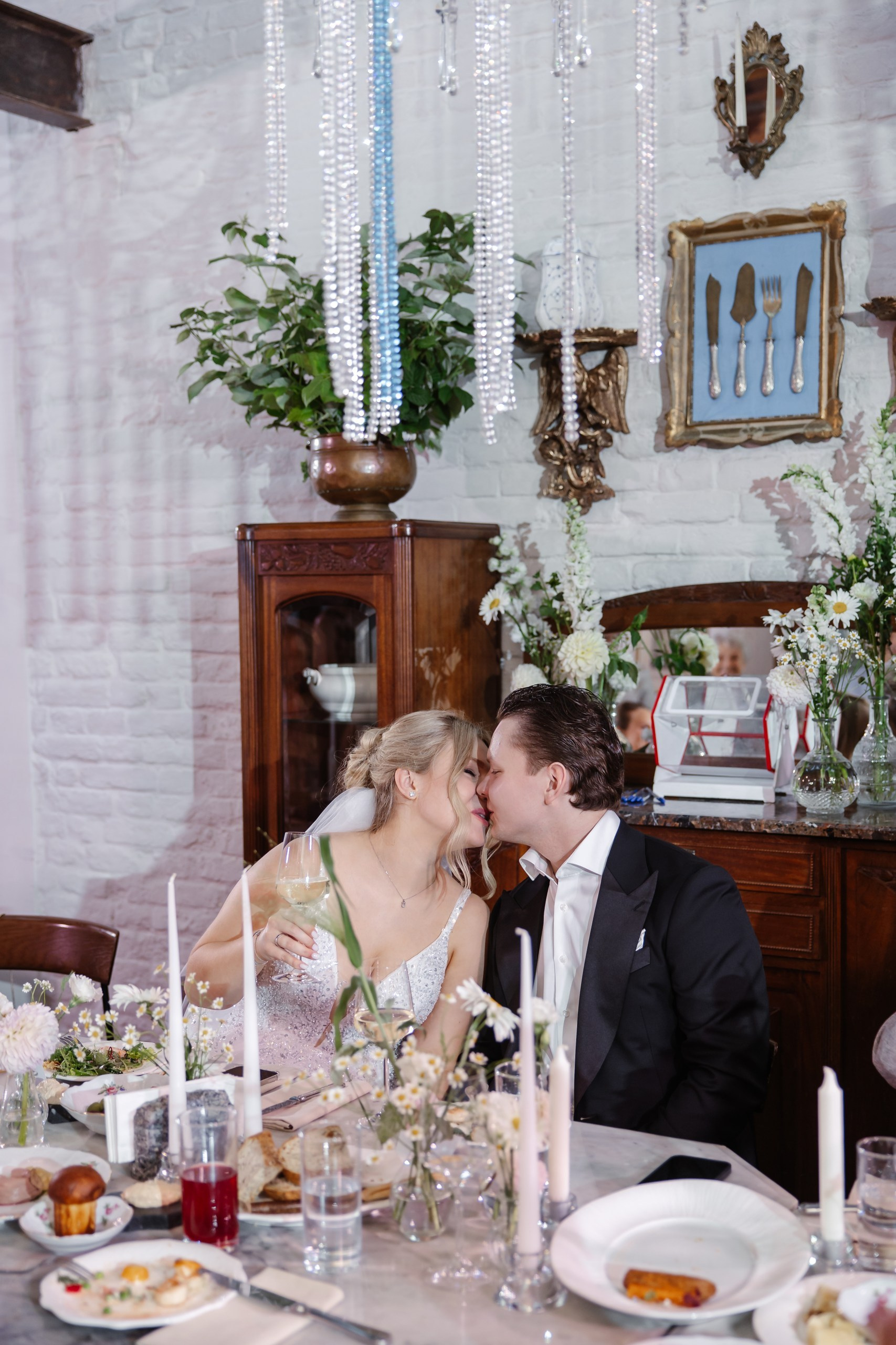 Свадьба до 100 тысяч рублей с гостями: реально ли? Полный гид по бюджетному торжеству. Фотограф, видеограф на свадьбу в Москве Никита Назаров