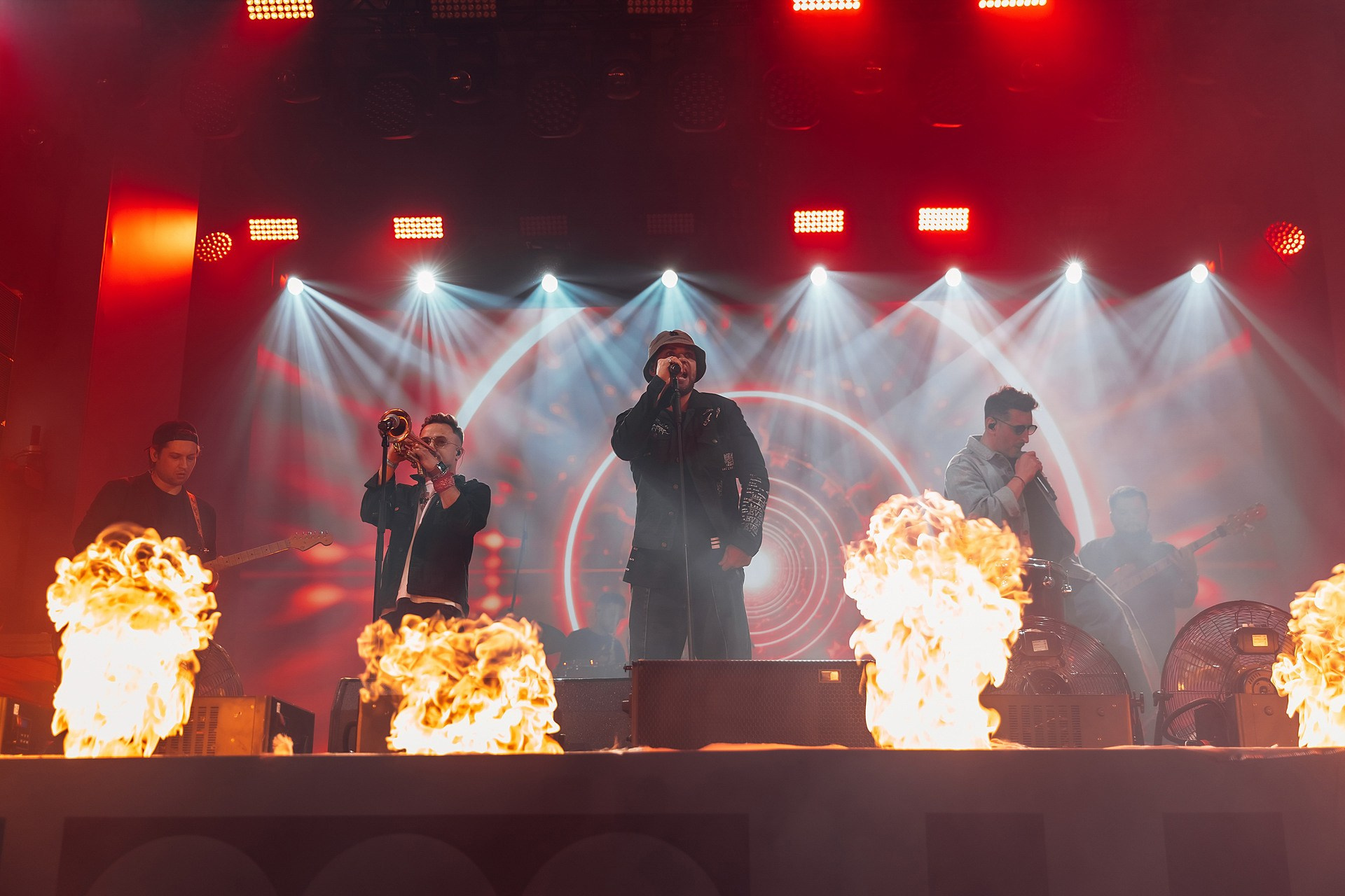 Портфолио фотографа в Санкт-Петербурге | Портреты, концерты, реклама, автоспорт, событийная и предметная съемка