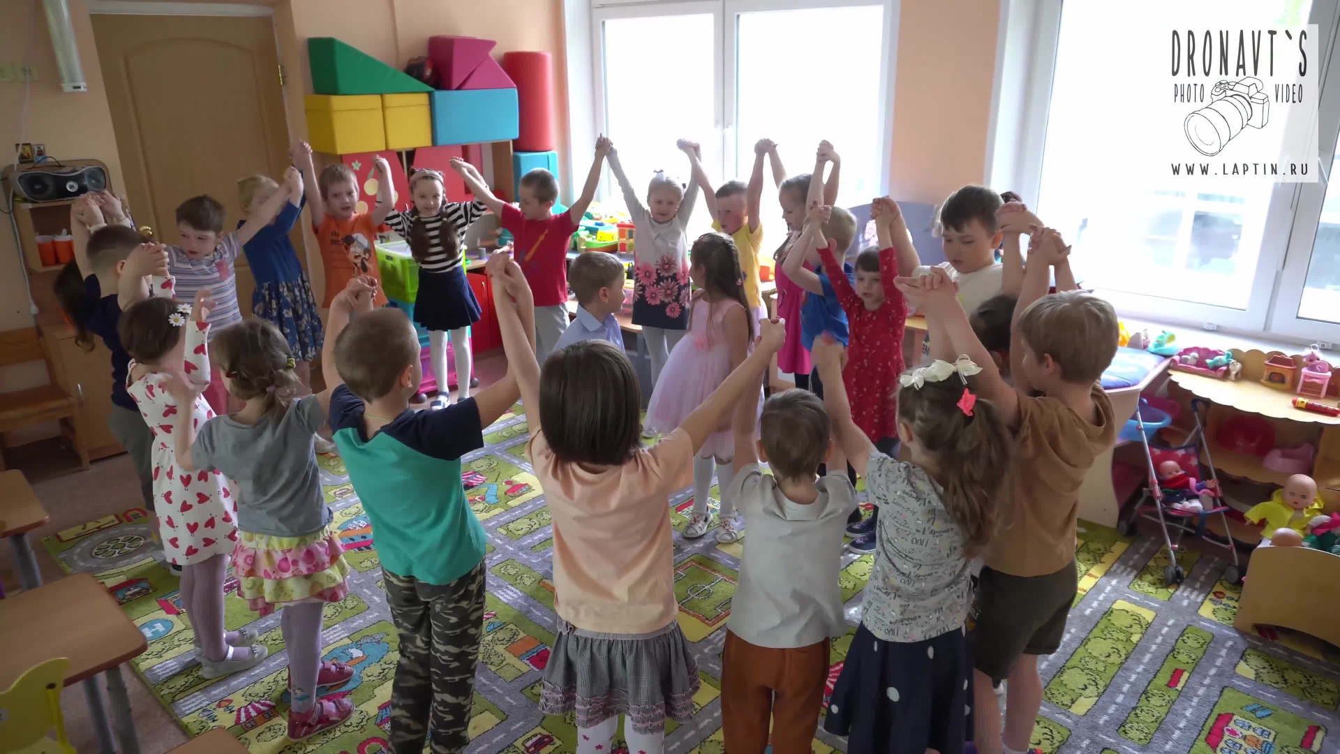 Видеосъёмка в детском саду, утренник, выпускной, оператор съёмка в детском саду. «Студия DRONAVT`s» — видеосъёмка и фотография г. Москва