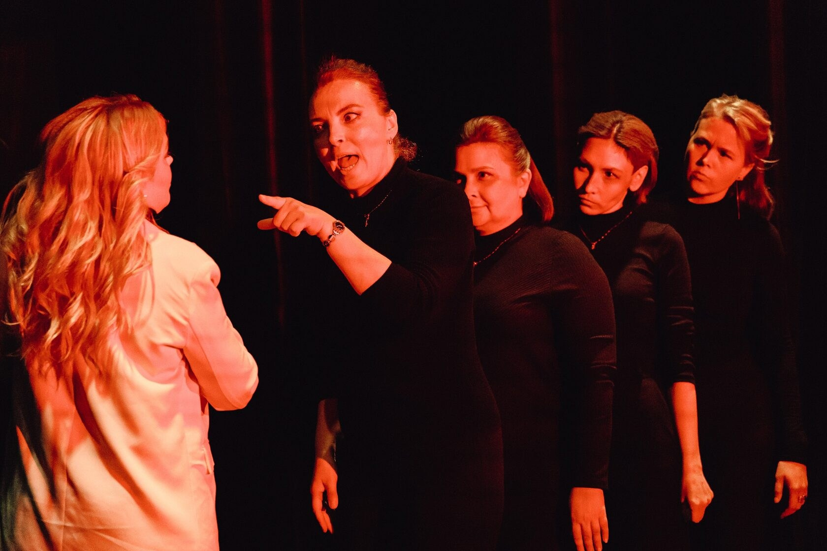 Люди. Деньги. Чувства. ЖиваЯ — театр Ксении Сосновских