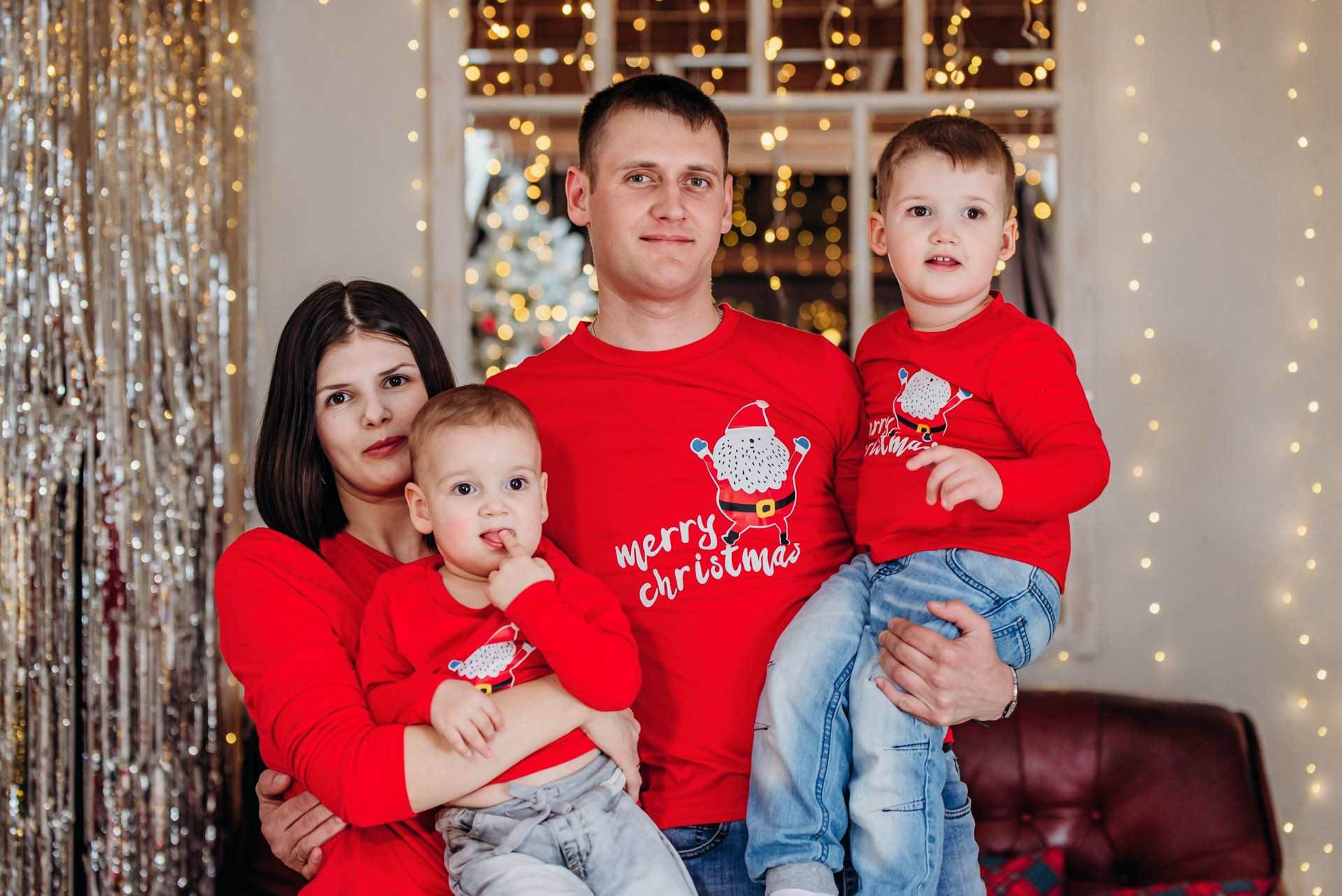 Новогодняя семейная фотосессия в уютной загородной локации. Ольга Ли свадебный семейный фотограф Иркутск