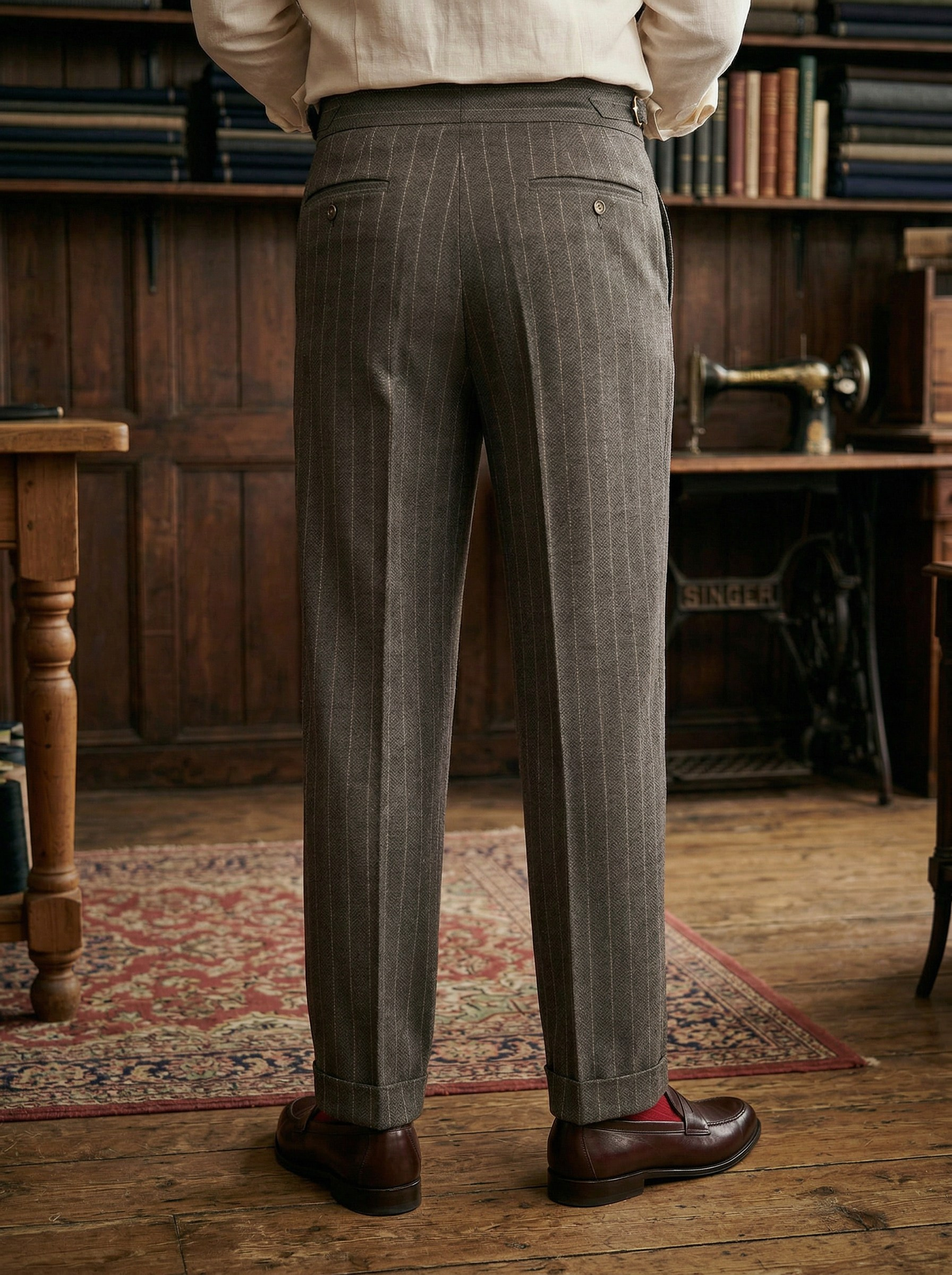 Генерация карточки товара для черных брюк на интерьерной локации