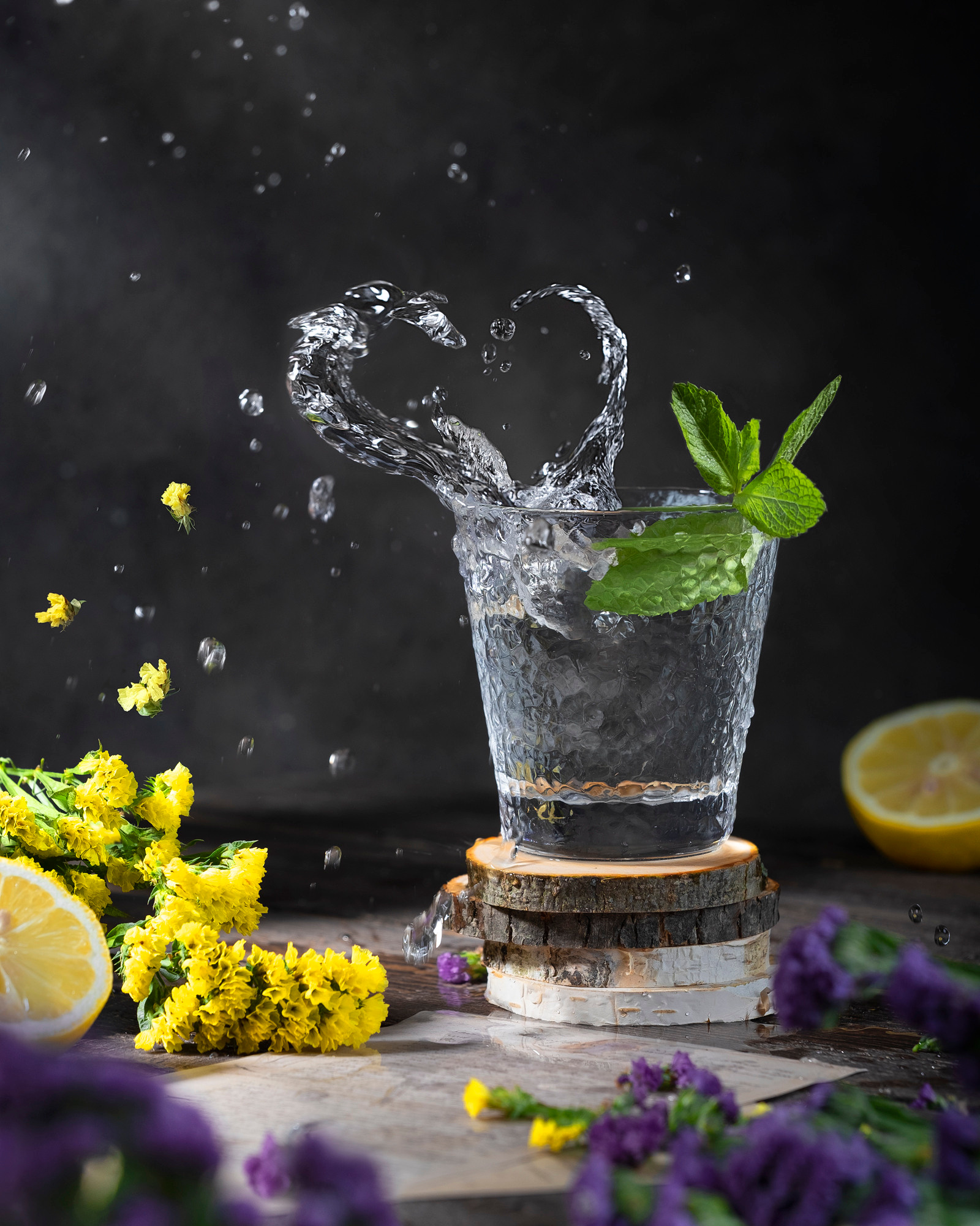 Креативная творческая фотография коктейля. Сложная фотография для привлечения внимания