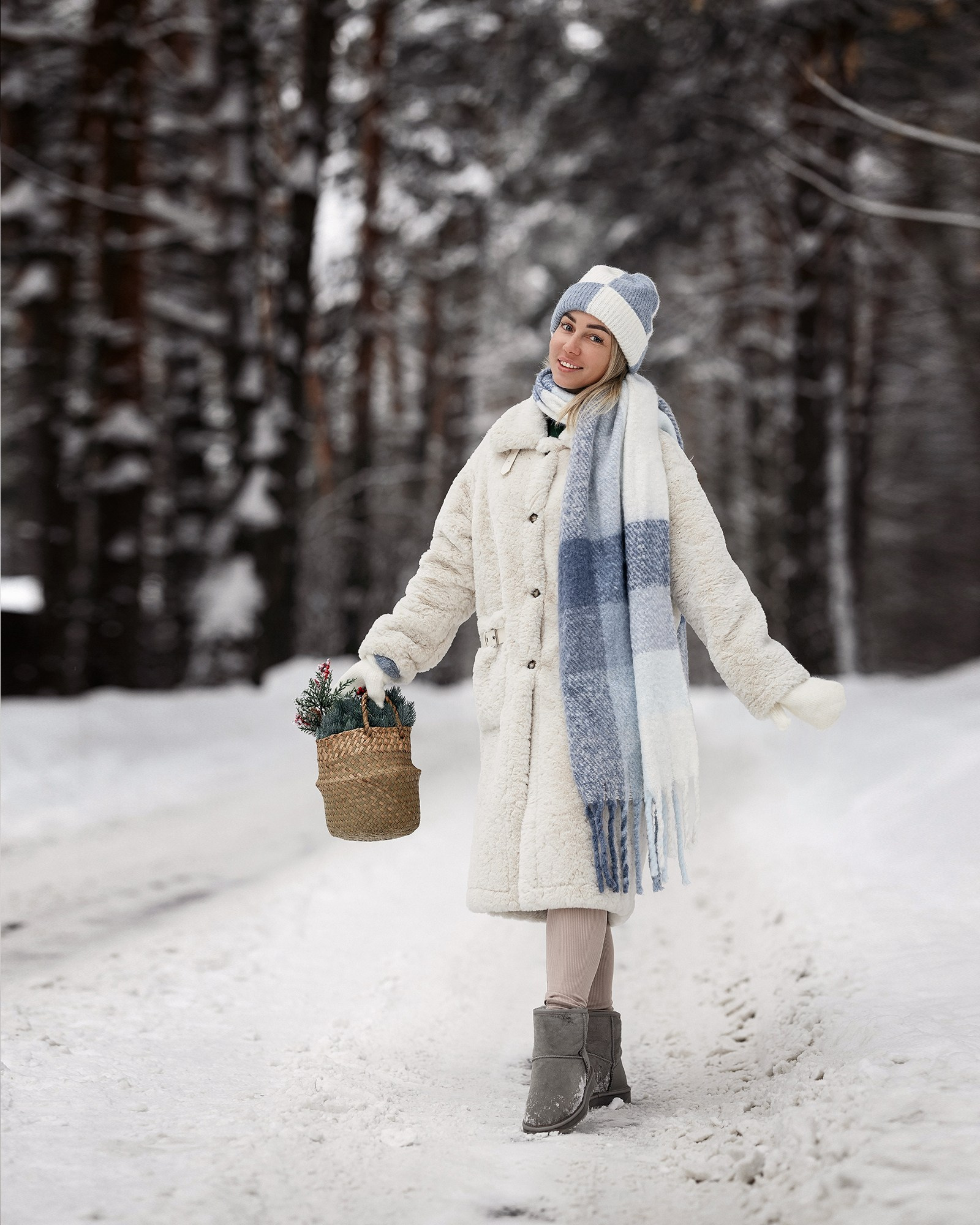 Зимний контент в лесу. Женский и семейный фотограф в Москве Виктория