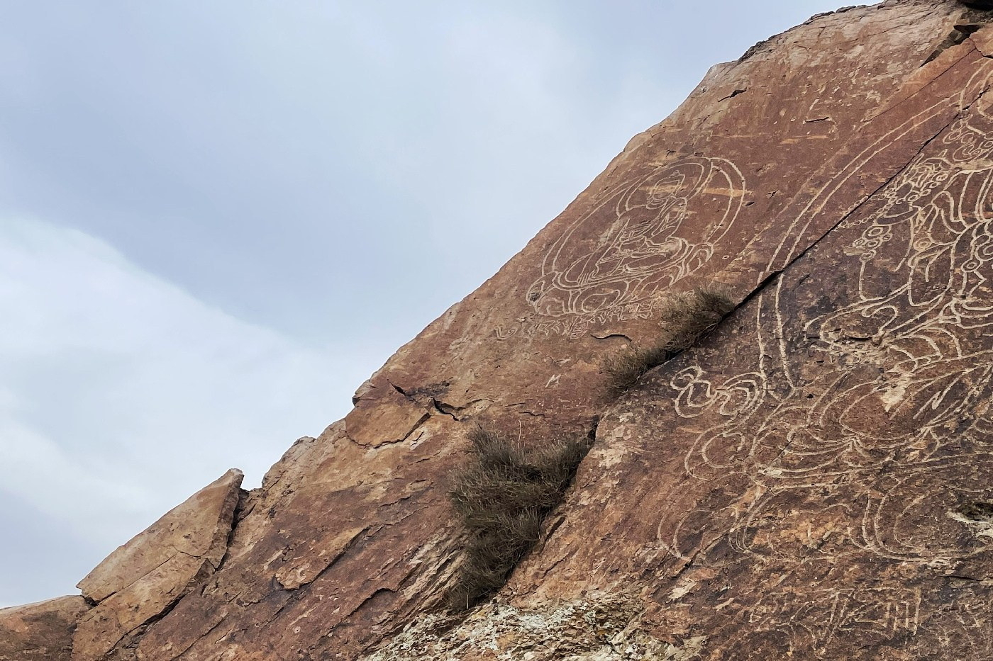 Экскурсия и тур в Крепость Номад и к Петроглифам Тамгалы Тас Будда из Алматы
