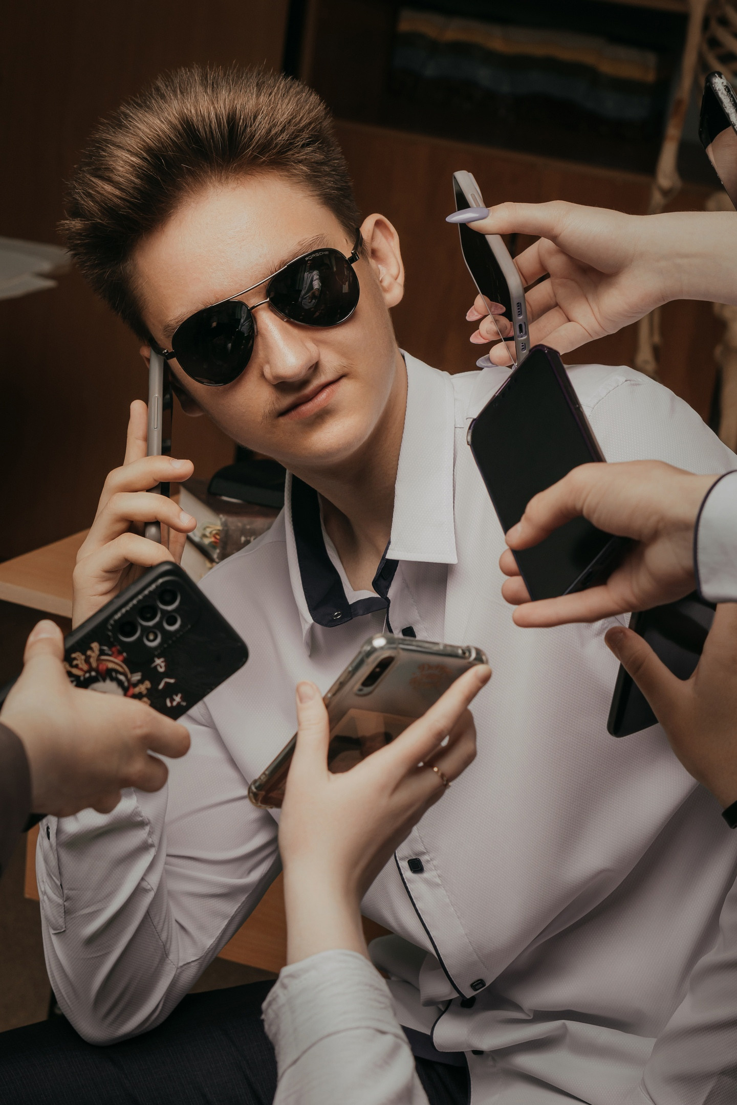 Заказать выпускные альбомы в городе Хабаровск, достаточно просто. Не важно, 9-ый или 11-ый класс,мы выполняем все виды школьных фотосессиий, для выпускников Хабаровских школ.Мелбук - это больше, чем школьные воспоминания. Наши книги - это стильный продукт который хочется показывать людям.Школьный фотоальбом - это не менее важно, чем выпускная лента.Работаем по всему Хабаровскому краю и дальнему востоку.