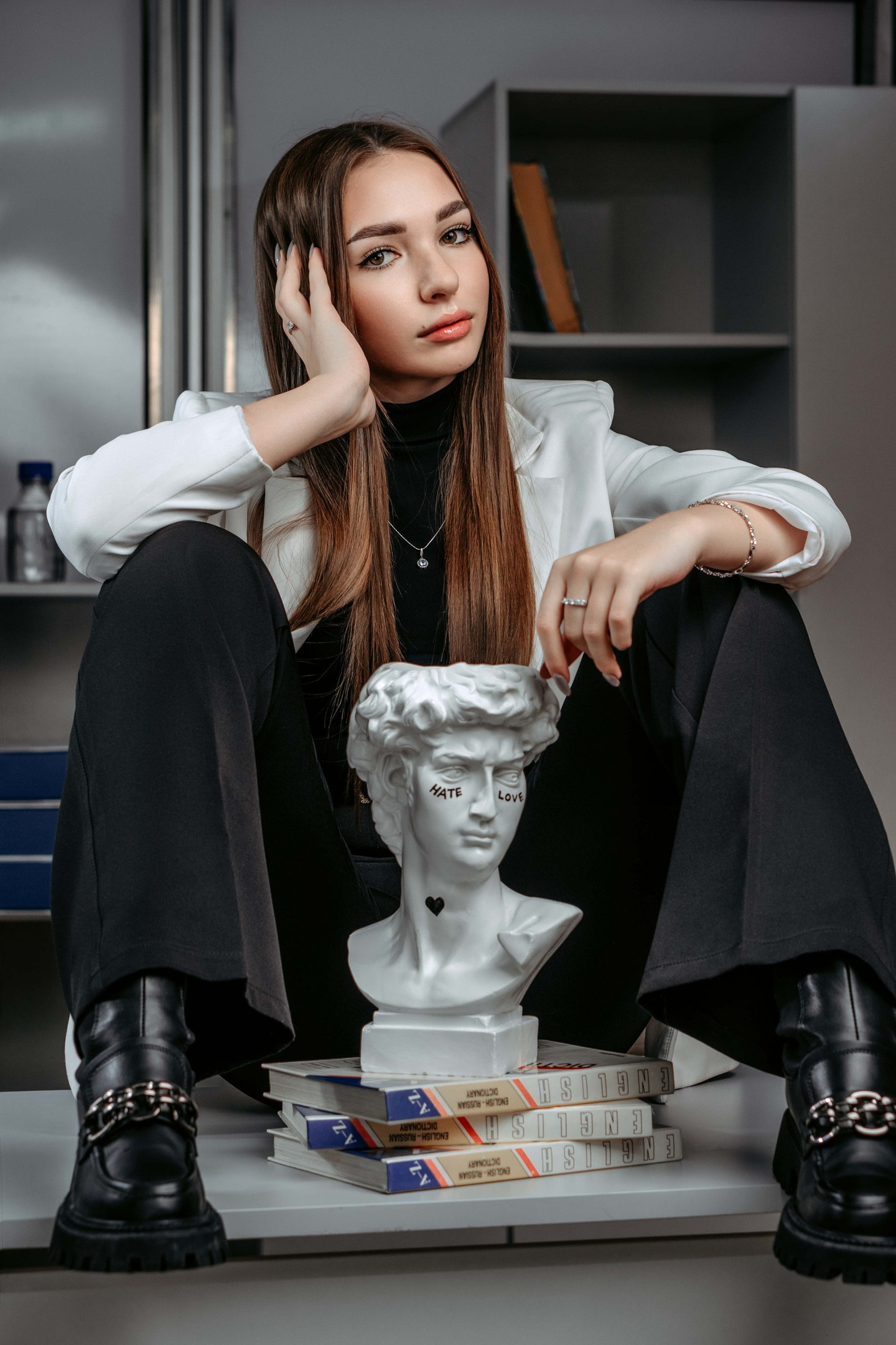 Заказать выпускные альбомы в городе Хабаровск, достаточно просто. Не важно, 9-ый или 11-ый класс,мы выполняем все виды школьных фотосессиий, для выпускников Хабаровских школ.