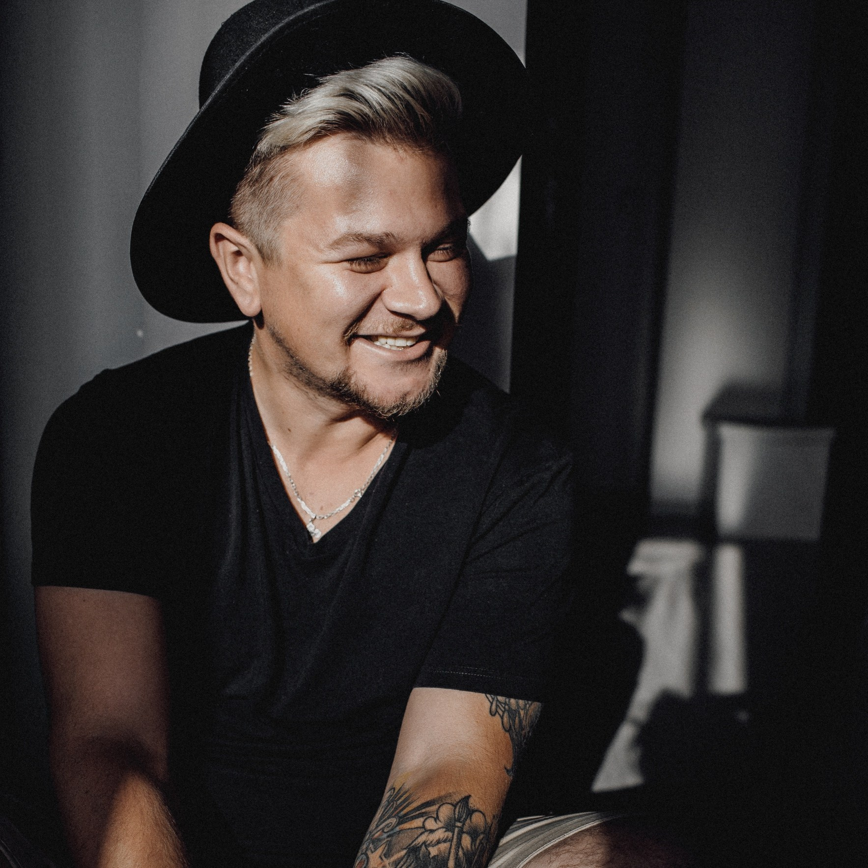 CONTACT. Tuman Film | Видеосъемка в Сочи и Дубае | Андрей Калитухо