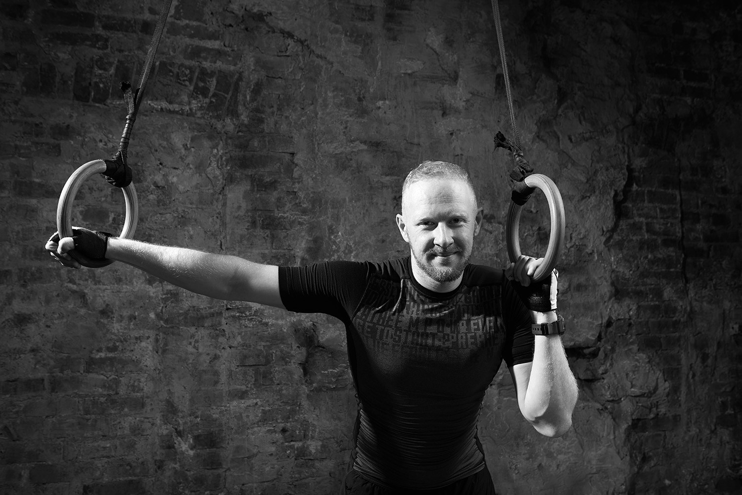 Мужские фотосессии в студии и на улице: художественные, для соцсетей, аватаров, сайтов знакомств. Фотограф Полина Завельская