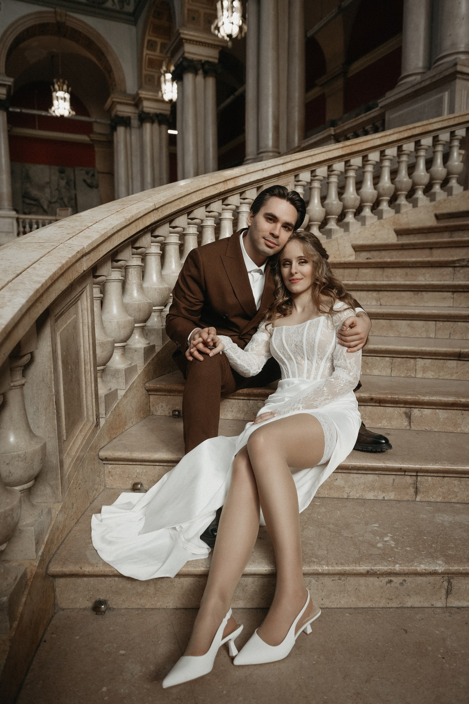 Закрытые места для свадебной фотосессии в дождь, осенью или зимой. Свадебный фотограф в Санкт-Петербурге Венера Ахметова