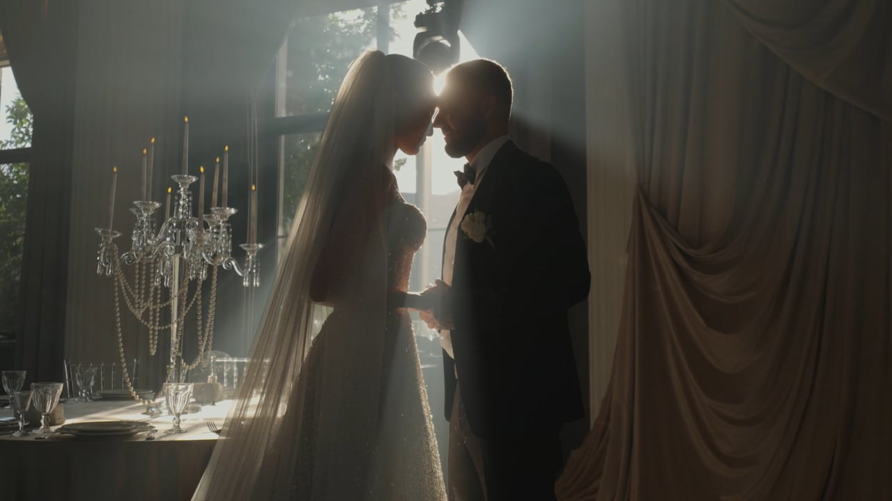 Красивое свадебное видео SDE, показанное в этот же день на свадьбе. Свадебное видео и фото съемка на свадьбу в Краснодаре Твинс Студио