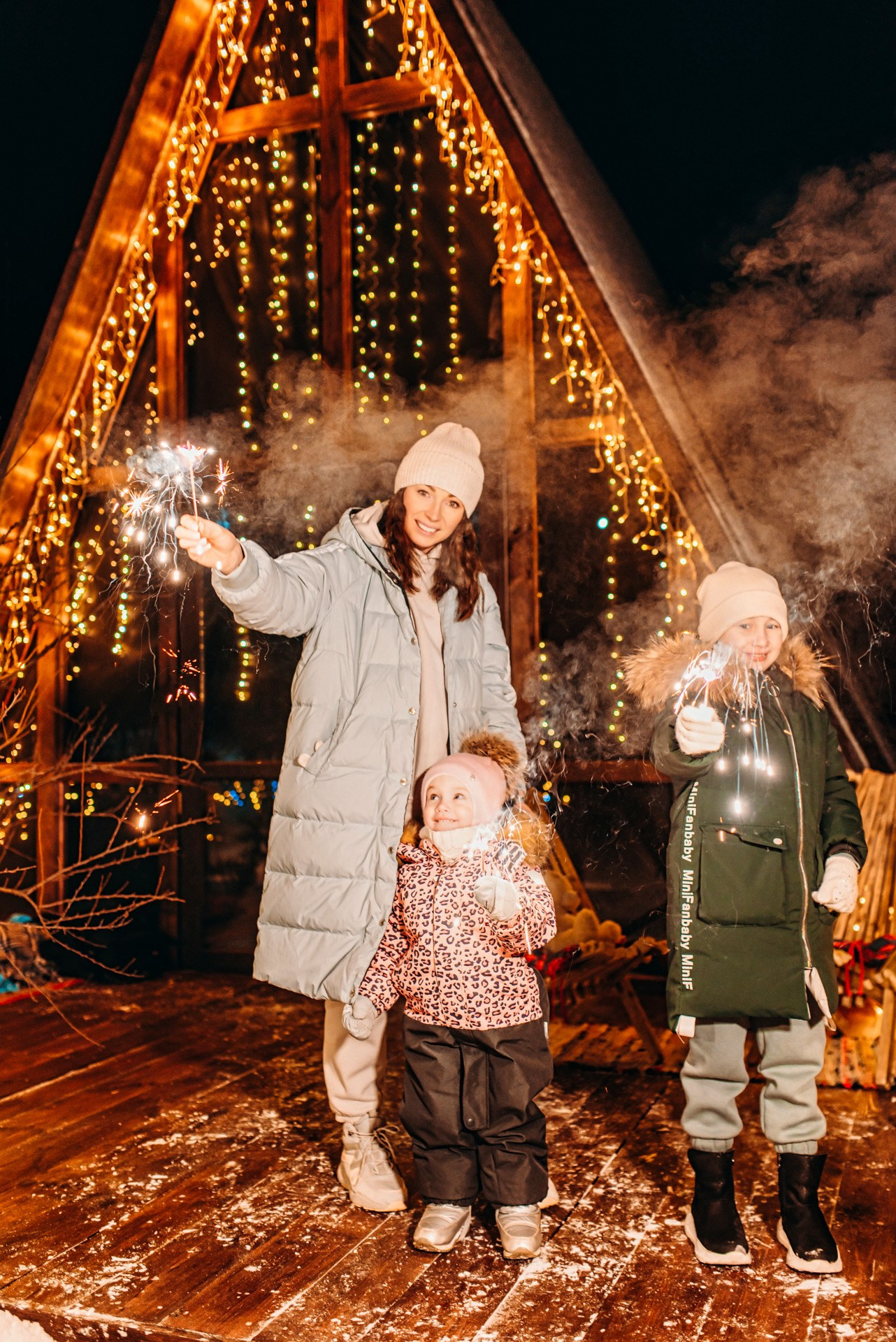 Мама и дочки на новогодней фотосессии. Ольга Ли свадебный семейный фотограф Иркутск