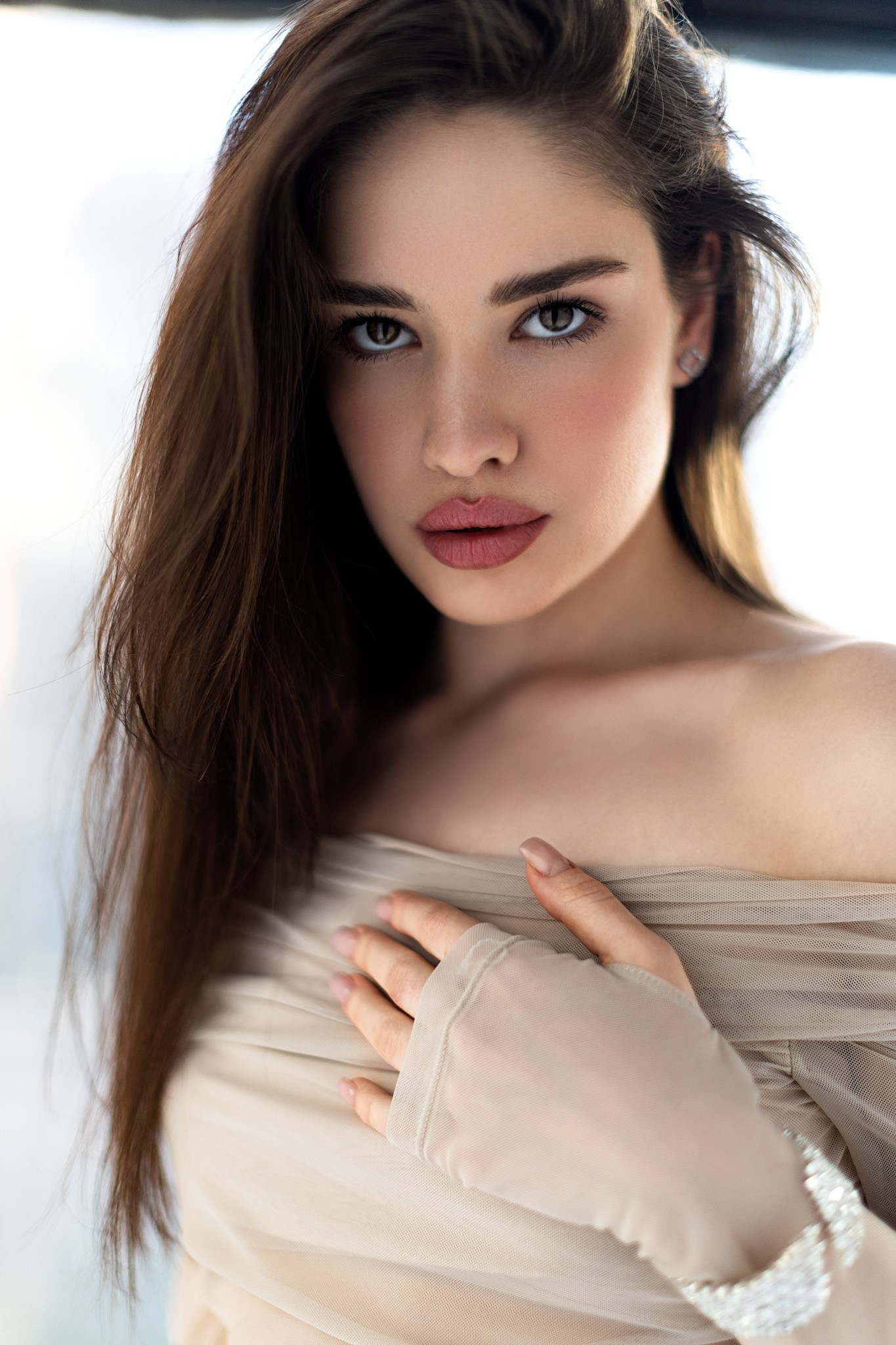 Фото на документы, Профессиональный Бизнес Портрет, Индивидуальные Фото Сесии, Семейные Съемки. Студийный фотограф Москва. Портретная Фото Съемка в Студии. Аренда студии 404 SLAVA — Москве|Белорусская — Панорамные окна 10й Этаж