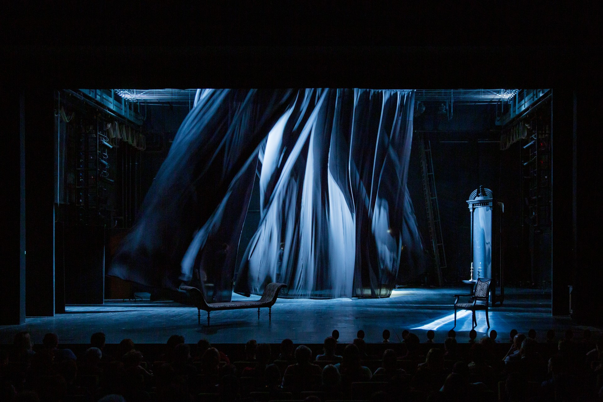 Наши работы по пошиву и росписи театральных декораций | Портфолио. История занавеса. Превращаем идею в технологию