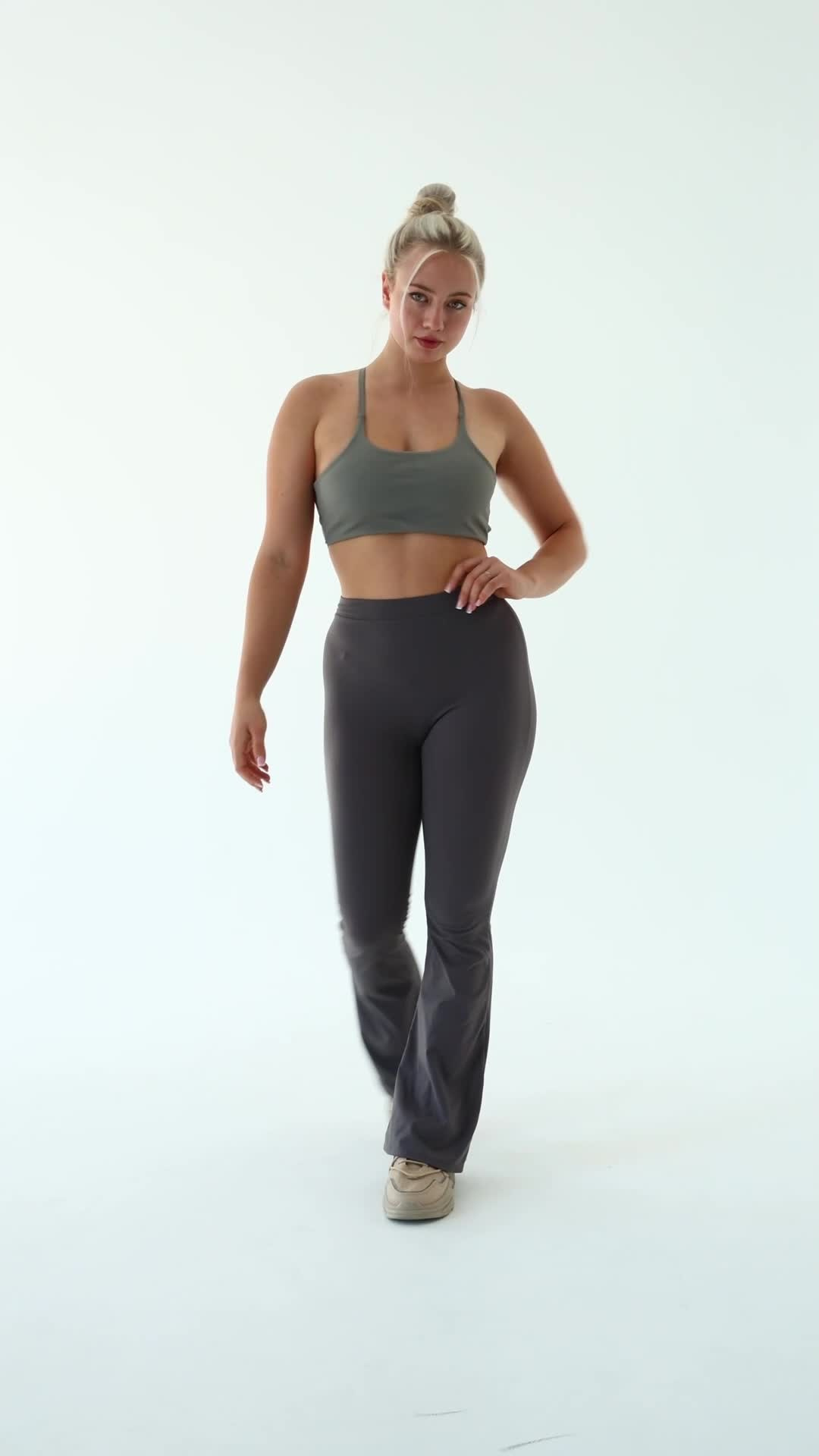 Софа. Фото для маркетплейсов в самых сочных локациях города Сочи