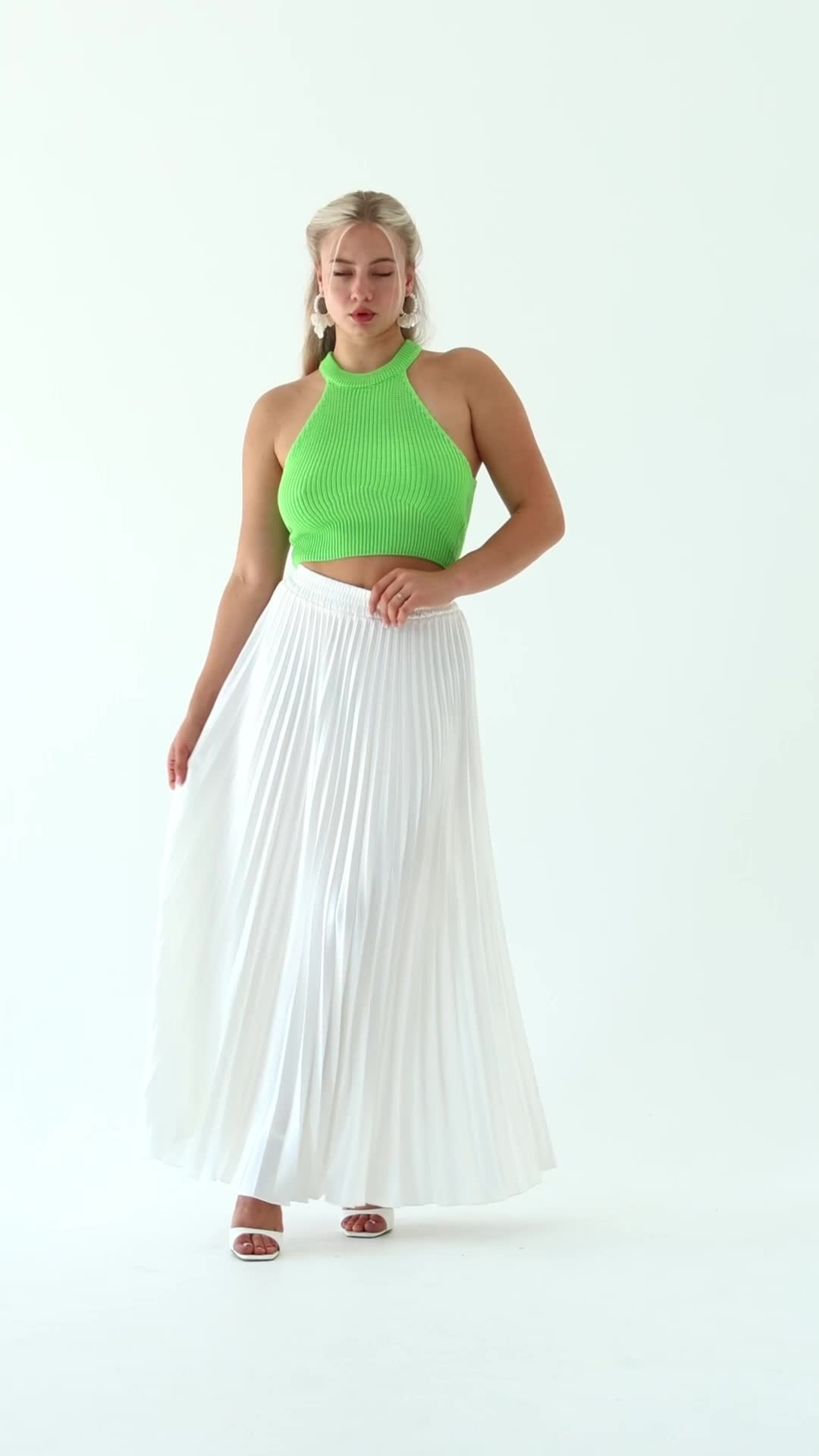 Софа. Фото для маркетплейсов в самых сочных локациях города Сочи