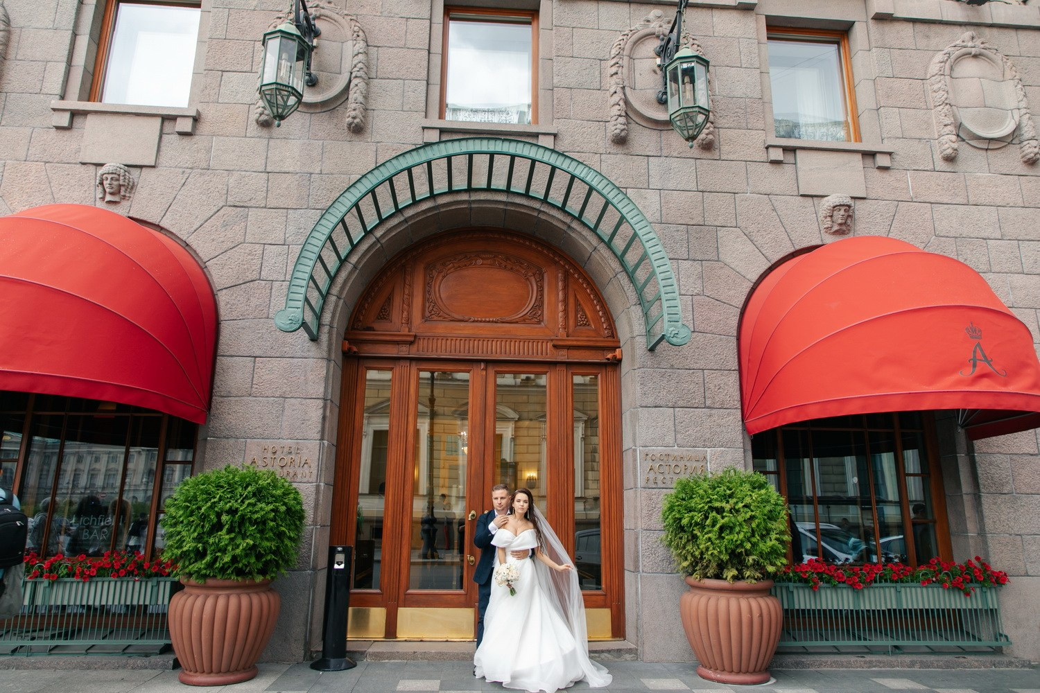 Свадьба в Санкт Петербурге. Фотограф крещение венчание в Петербурге! Помогает подобрать храм и посоветовал душевного батюшку в СПб