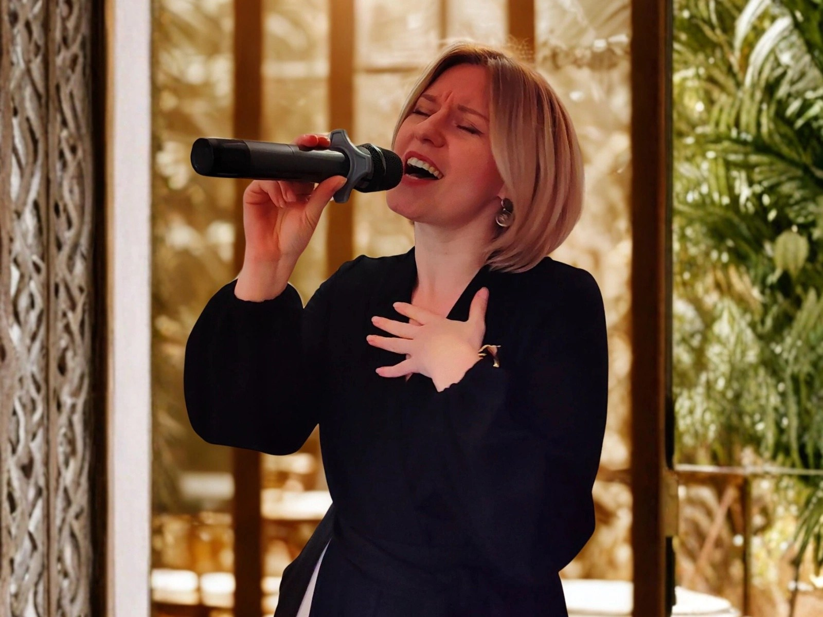 Ведущий + диджей + кавер-певица + флейринг-шоу на любой праздник для детей и взрослых в Москве и МО