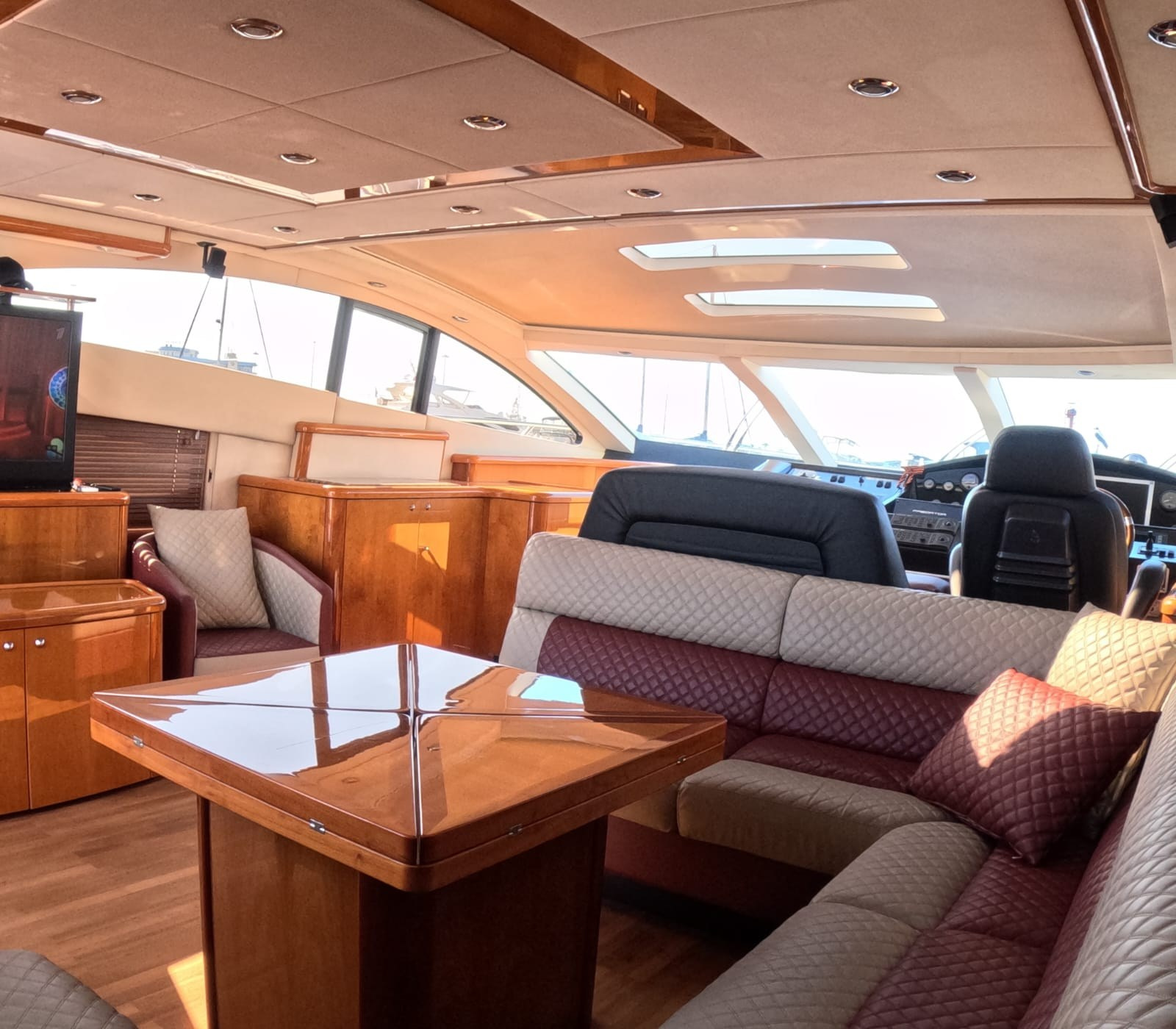 ПРЕМИУМ VIP ЯХТЫ В СОЧИ. Аренда Яхт в Сочи от Эконом до Премиум Класса