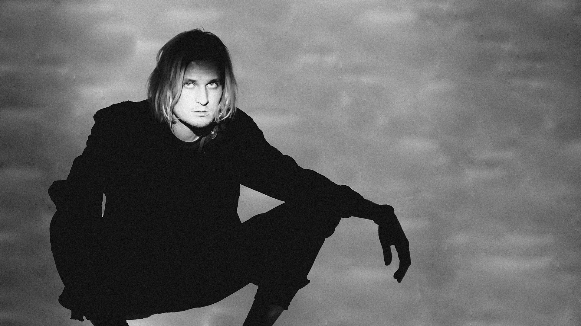 В той дыре, что в Голове поэта