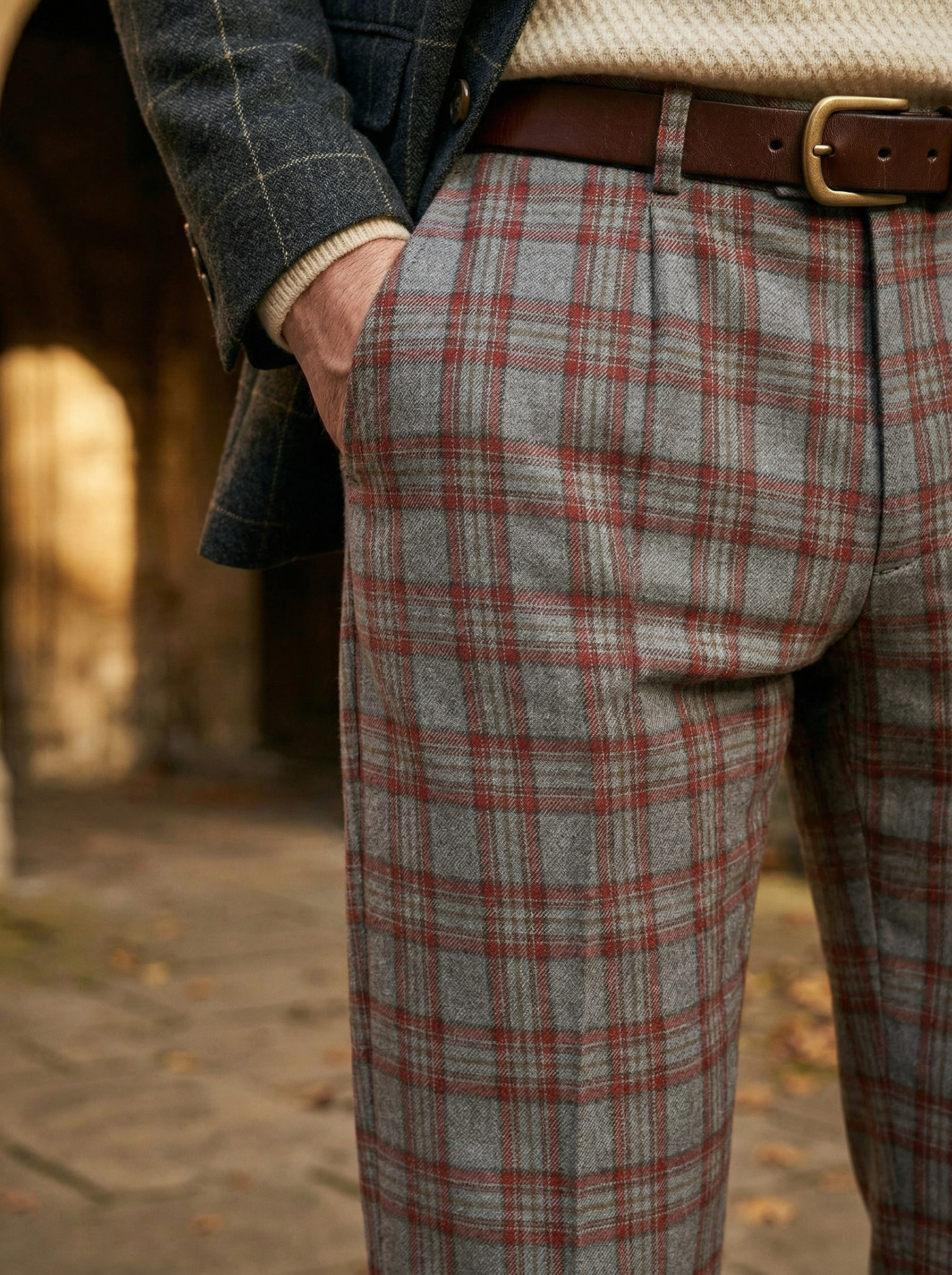 Генерация имиджевого контента для брюк в клетку