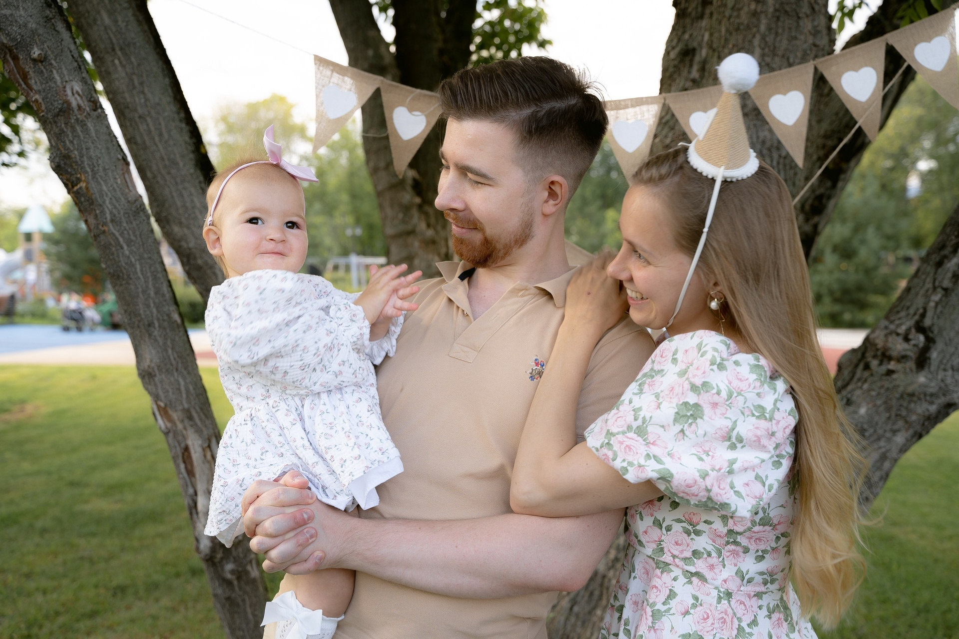 Фотосессия на 1 годик ребенка, первый день рождения малыша в Москве. Фотограф и видеограф от проекта Продолжение рода. Фотографы на роды в Москве. Фото и видео родов. Фотопроект «Продолжение рода»