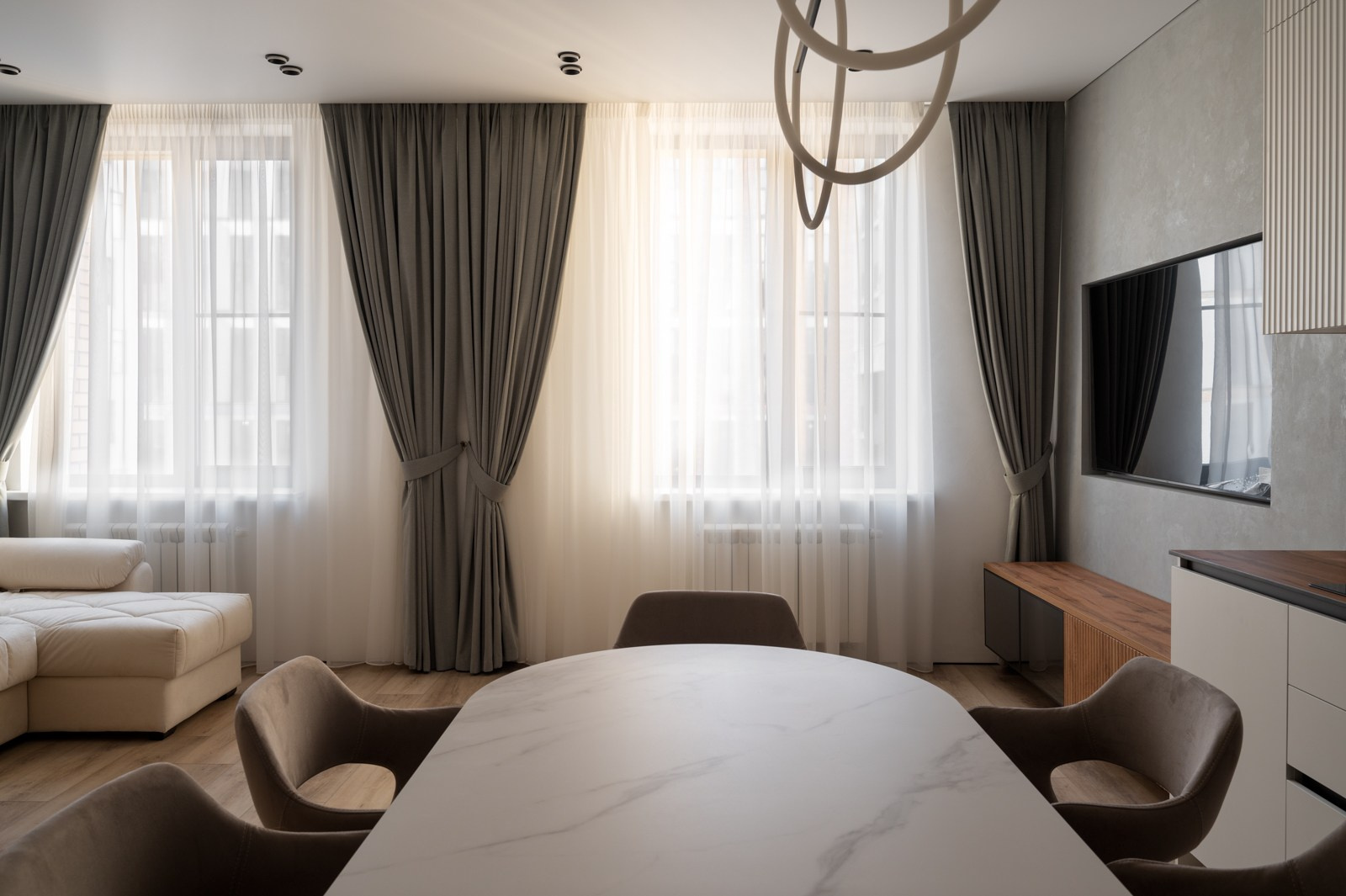 Дизайн интерьеров квартиры, дома. Дизайн интерьера гостиной. Фото реализованного дизайн проекта. Москва, Екатеринбург, Челябинск