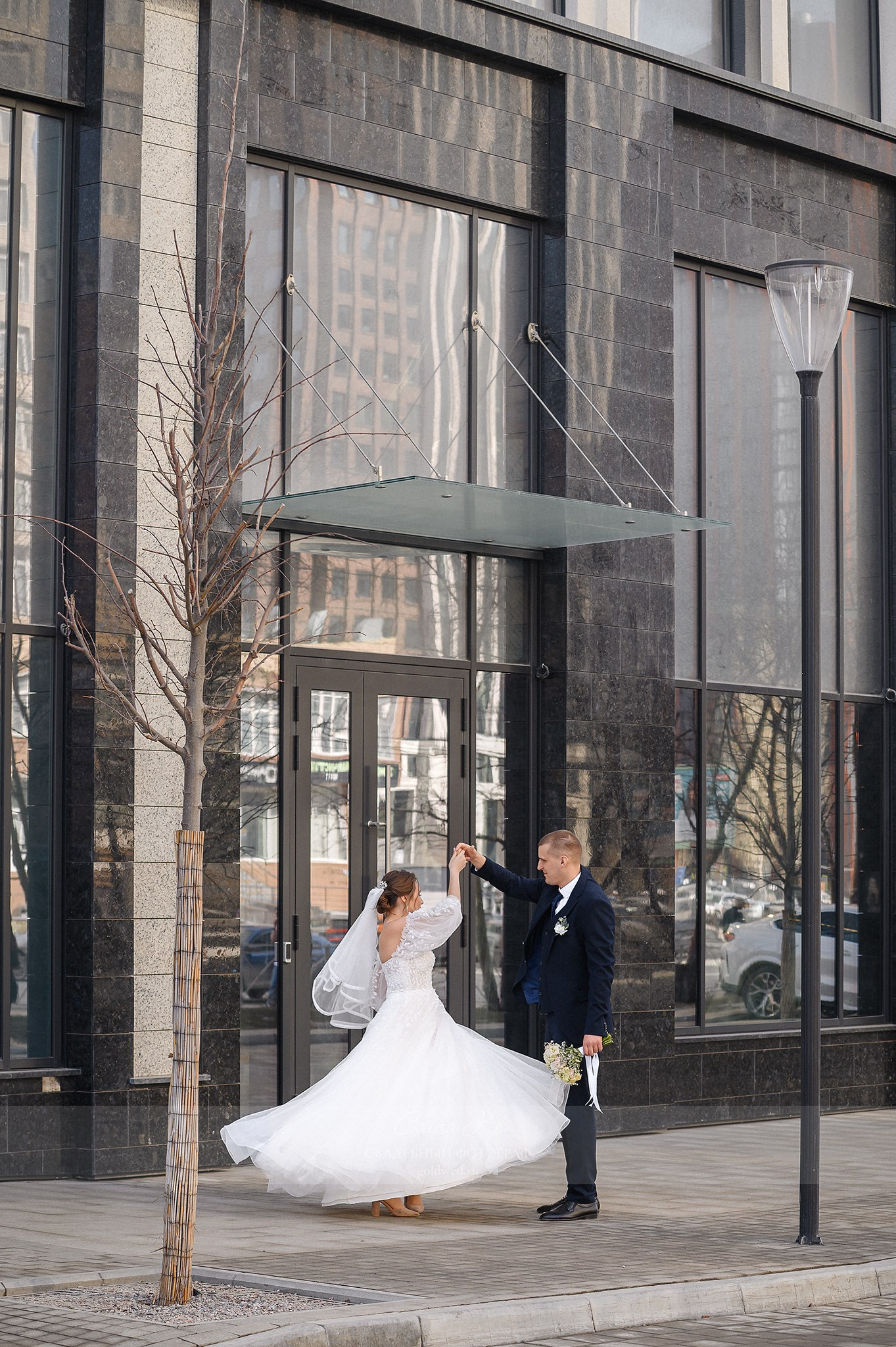 Свадебная фотосессия С&А на Садовой, 19. Свадебный, семейный и event фотограф в Новосибирске и Новосибирской области Саша Кё