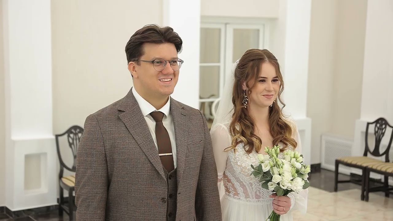 Отдел ЗАГС Администрации Октябрьского района. Видеосъемка и фотосъемка свадеб. Фотограф и оператор на свадьбу. Видеосъемка подкастов, собственная видео-фотостудии. Предметная фотосъемка