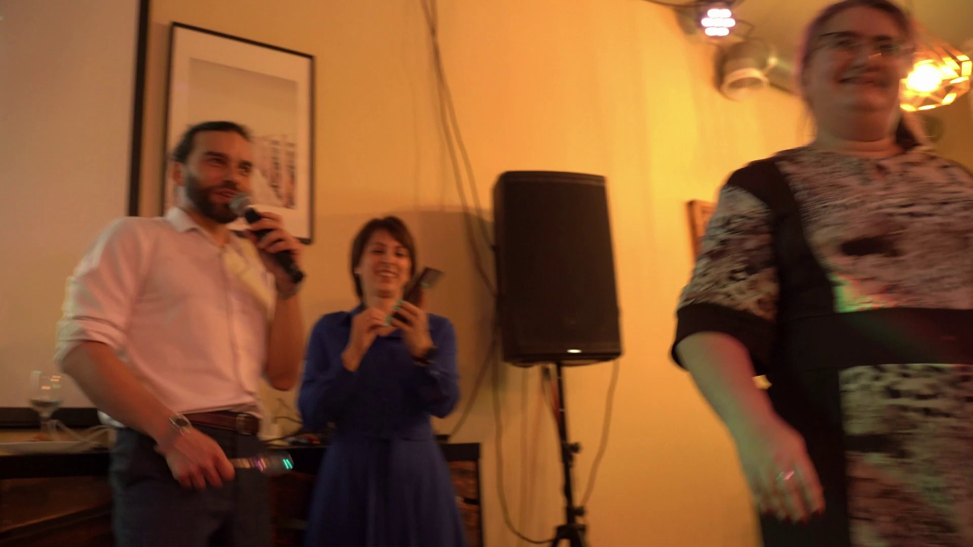 Ведущий. Актёр кино, артист мюзиклов, ведущий мероприятий, ведущий свадеб, дед Мороз — всё это Святослав Ставцев