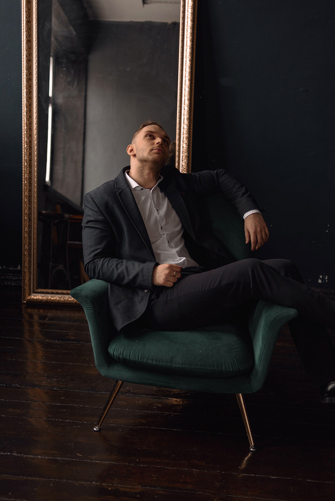 Мужской бизнес-портрет в Тюмени: Дмитрий | Фотограф Дарья Мустафина. Портретный фотограф Тюмень Дарья Мустафина