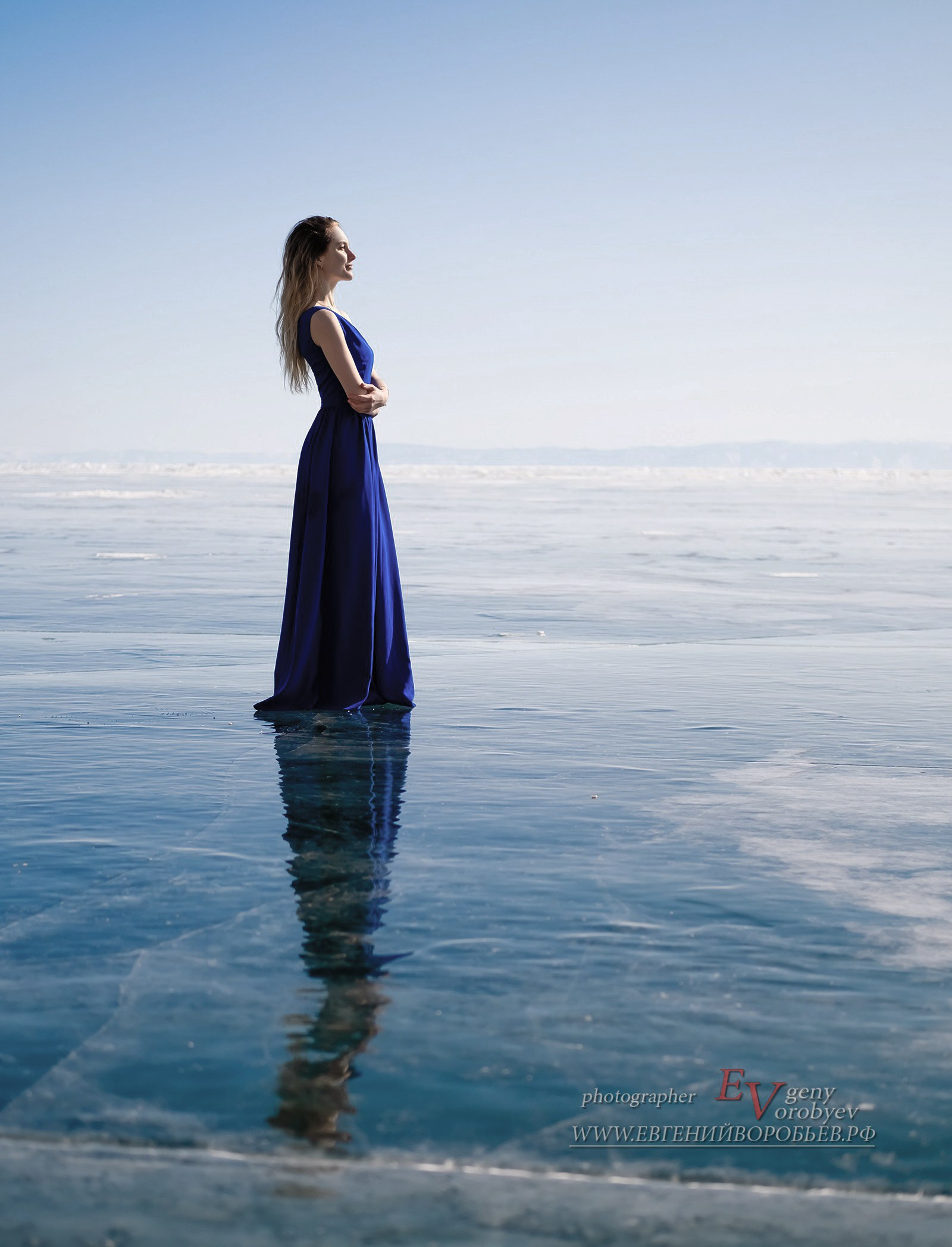 женская фотосессия Красноярск фото для девушки фотограф Красноярск фотосессия для сайта знакомств Красноярск фото для социальной сети заказать цена стоимость фотосессии в Красноярске пример фото идея место позы для фотосессии девушки в Красноярске фотосессия ИИ фотосессиия нейросеть промт для фотосессии фотосессия фото для социальной сети визажист причёска и макияж Красноярск парк Сады мечты Татышев фотостудия Красноярск бизнес портрет