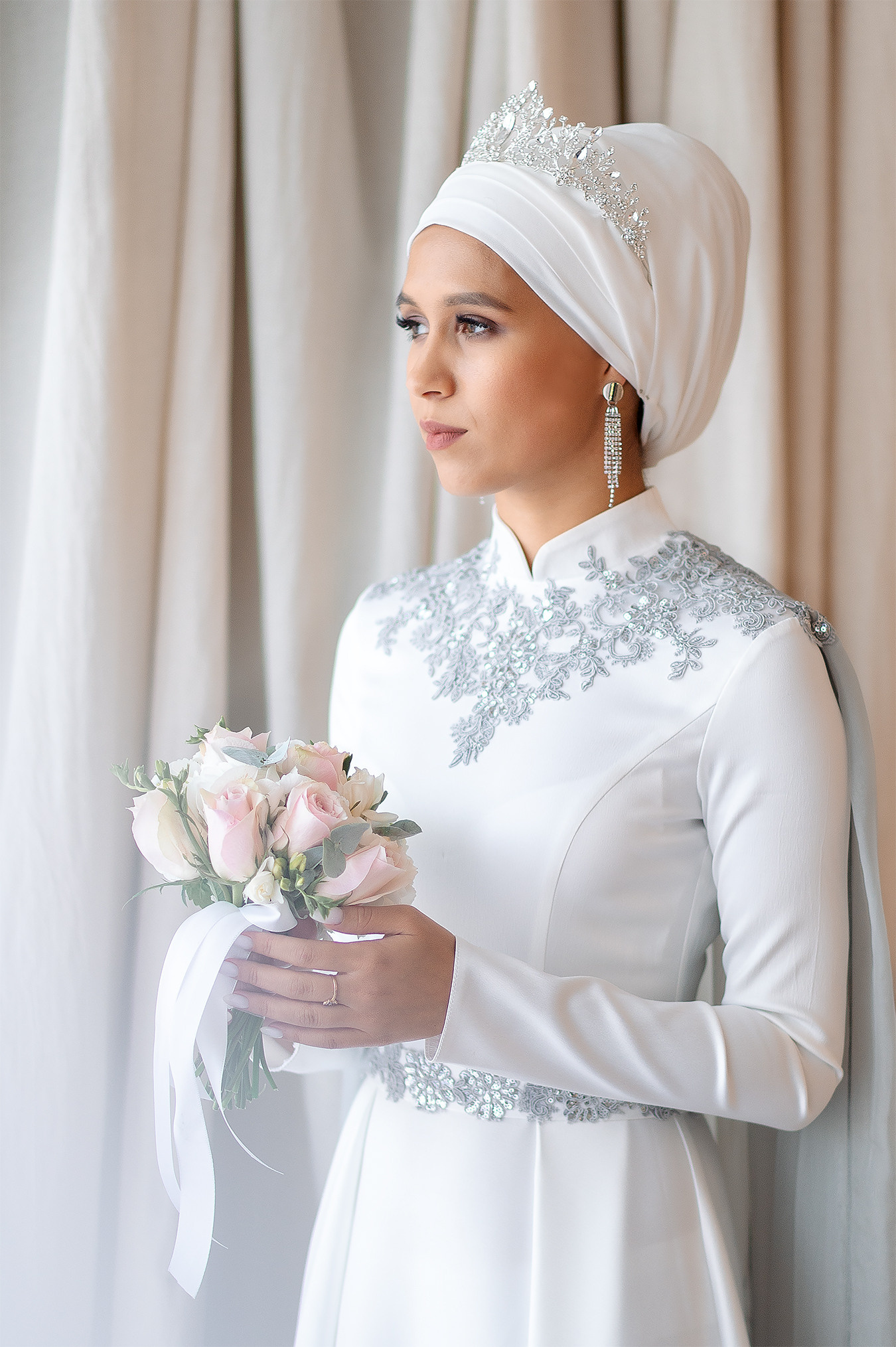 Платье на никах