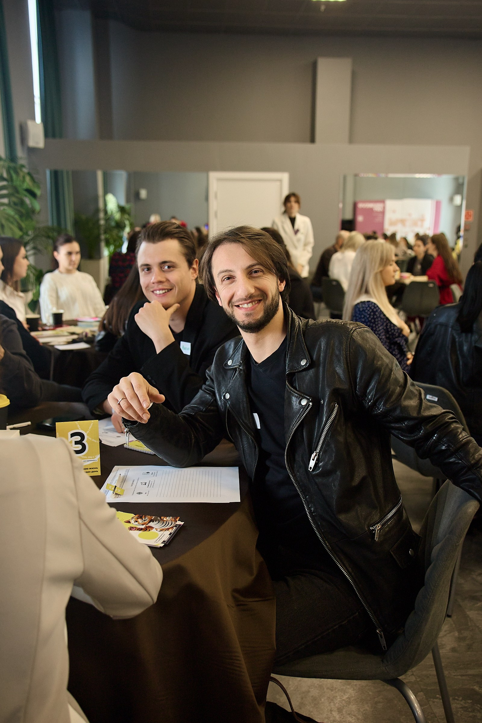 Репортажная съемка на психологическом мероприятии. Профессиональный фотограф в Сочи Виктория Джой. Обучение