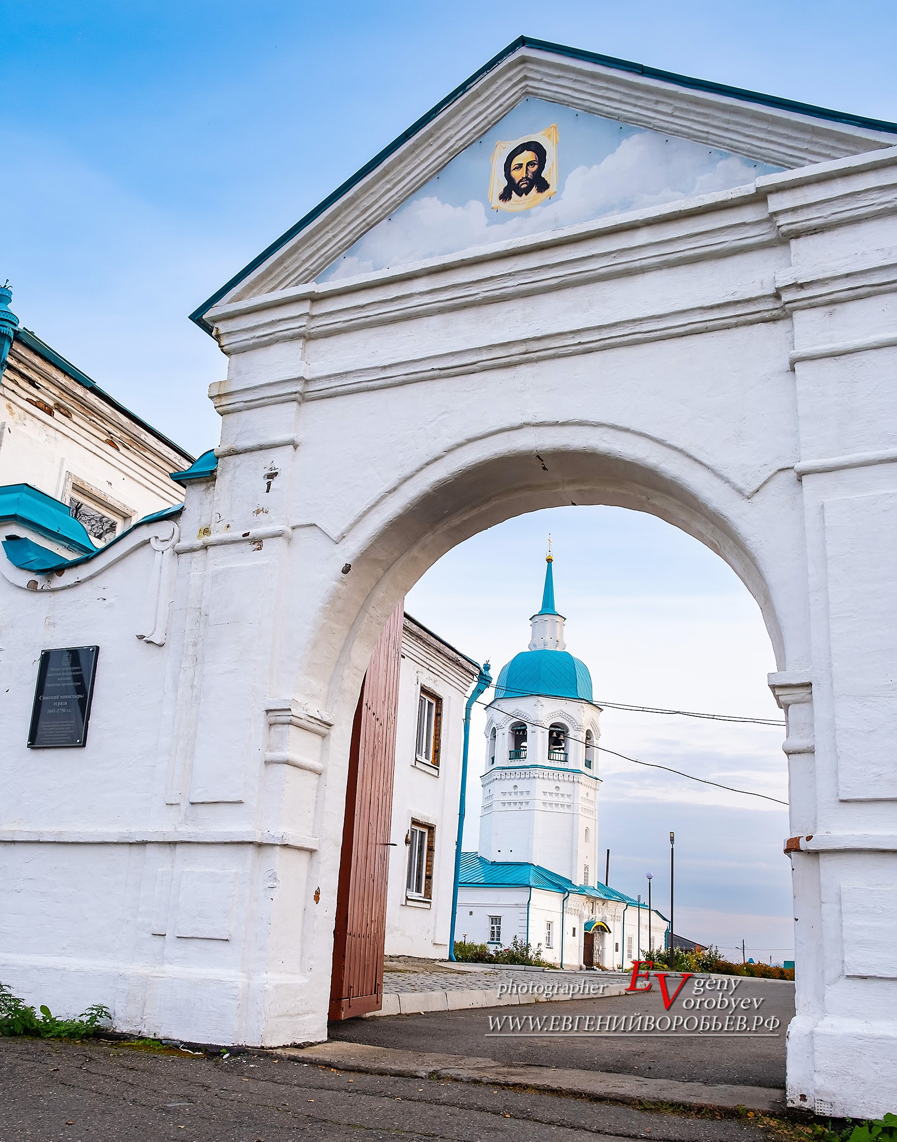 экскурсии Енисейск Красноярск аренда микроавтобуса трансфер индивидуальный тур фото набережная дегустация сибирской кухни интересные места что посмотреть куда сходить что посетить достопримечательности в Енисейске  храм церковь монастырь фототур  цена заказать экскурсию программа маршрут смотровые площадки видовые красивые места путешествие туристический маршрут 