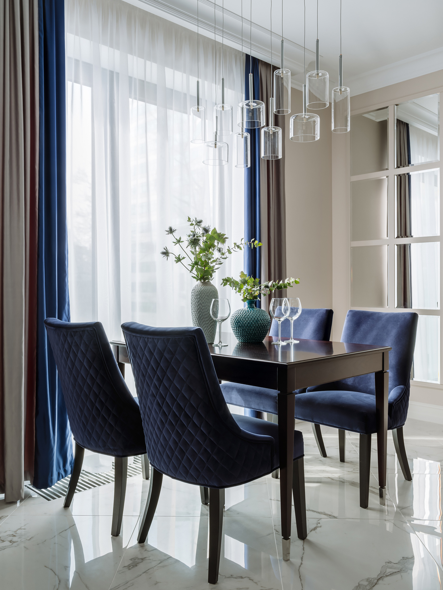 столовая у окна