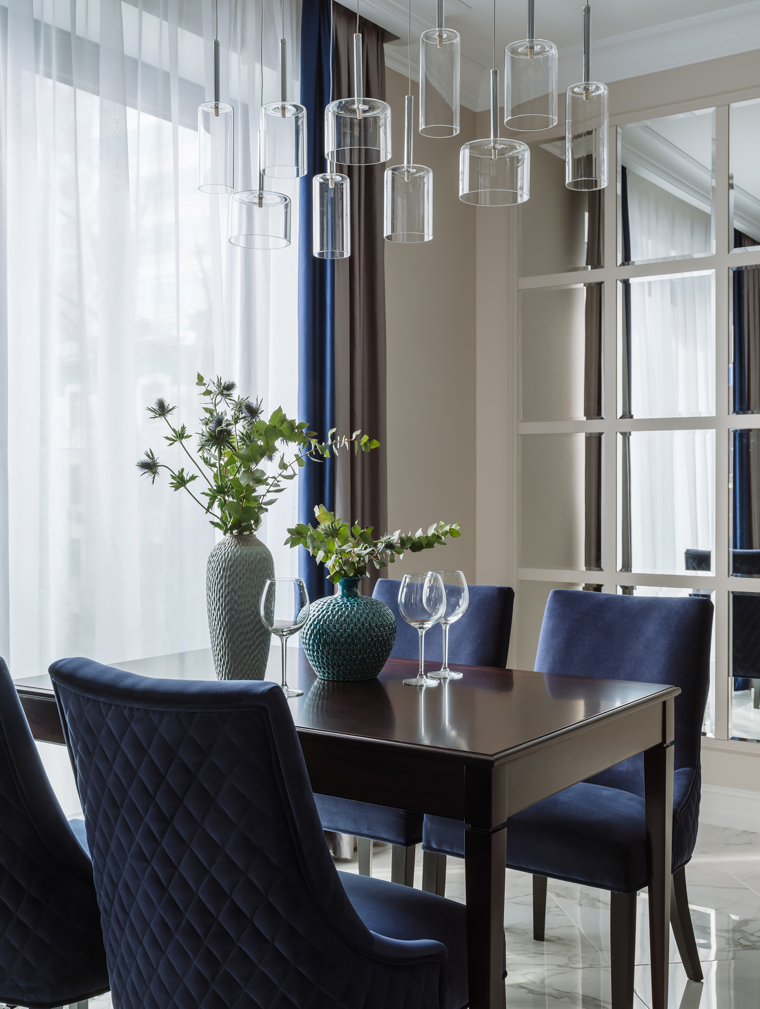 Зеркальное панно в интерьере