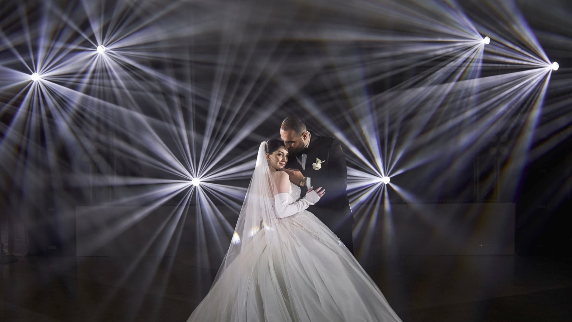 Красивое свадебное видео SDE, показанное в этот же день на свадьбе. Свадебное видео и фото съемка на свадьбу в Краснодаре Твинс Студио