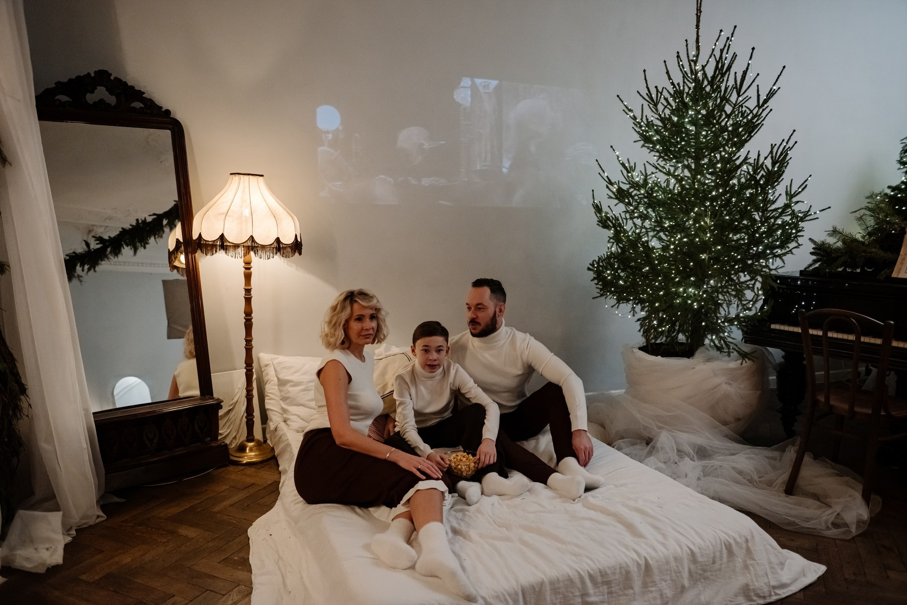 Семейная фотосессия в&nbsp;студии на&nbsp;Новый&nbsp;год. Просмотр фильма