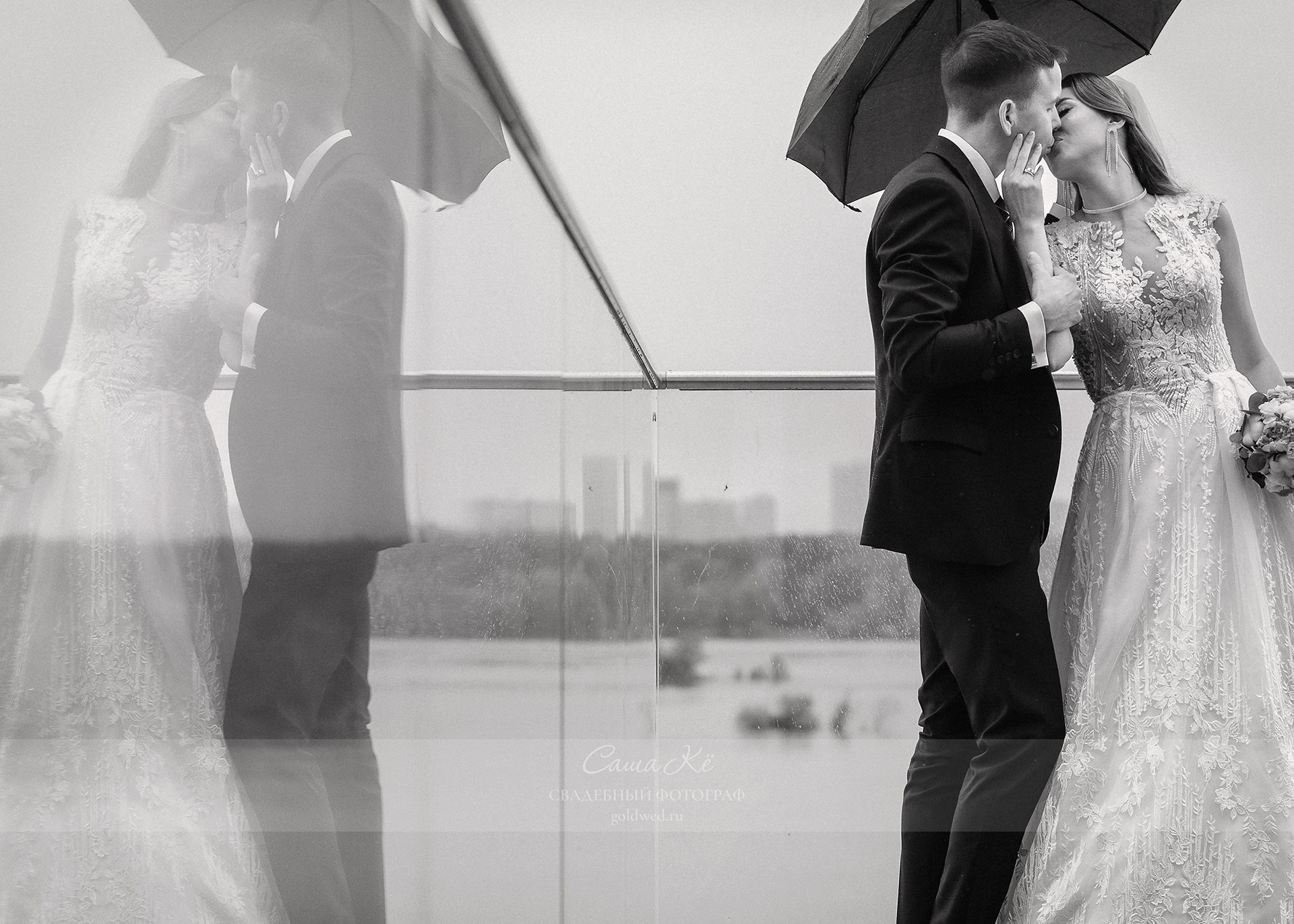 Свадебная фотосессия A&N в дождливую и пасмурную погоду в Новосибирске от профессионального фотографа Саши Кё. Свадебный, семейный и event фотограф в Новосибирске и Новосибирской области Саша Кё