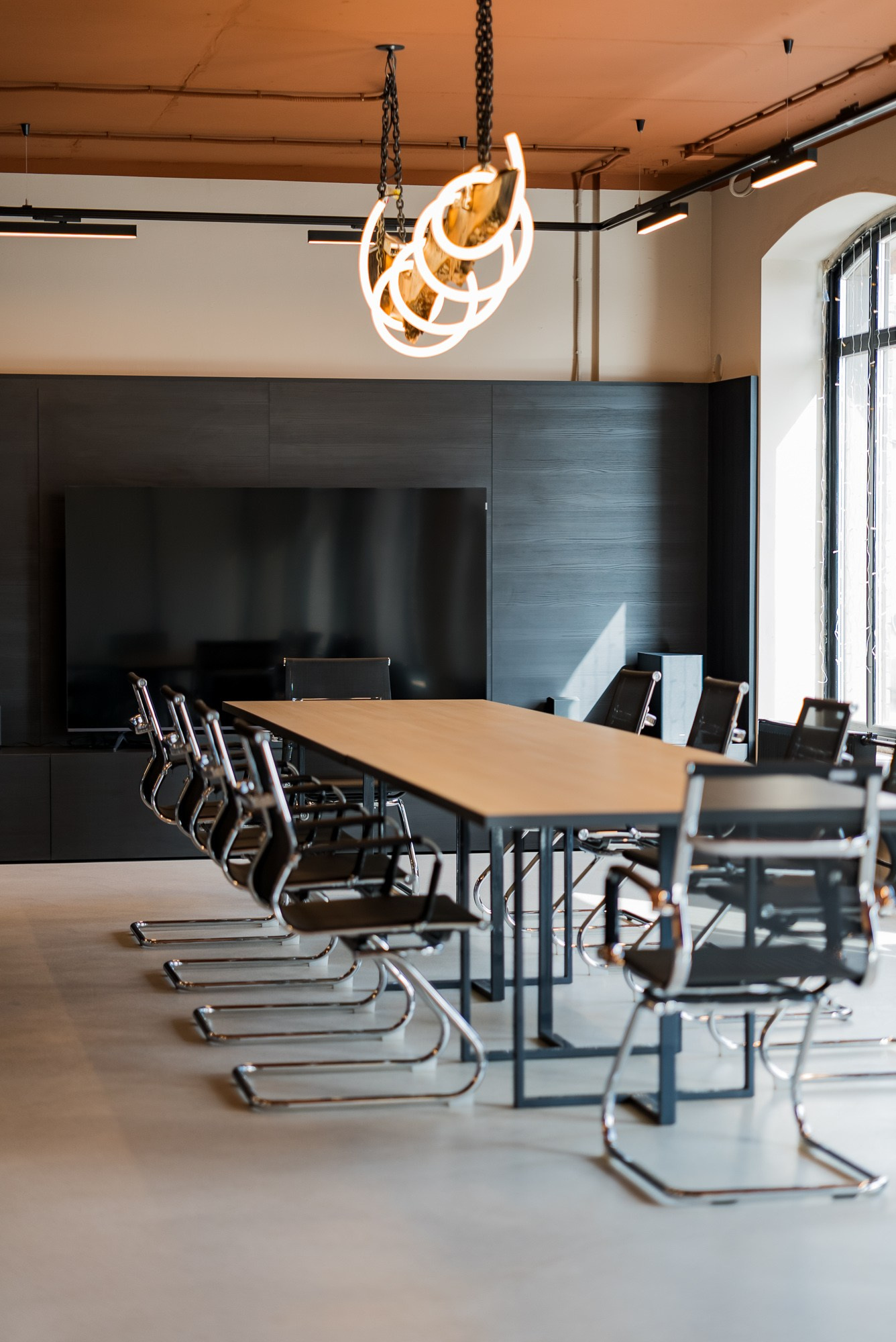 Студия мебели ТВОРЕЦ - площадка для мероприятий и работы над проектами, коворкинг, мастер-класс, презентация, бизнес встреча. ВУД ТВОРЕЦ мебельная фабрика|ТВОРЕЦ студия мебели