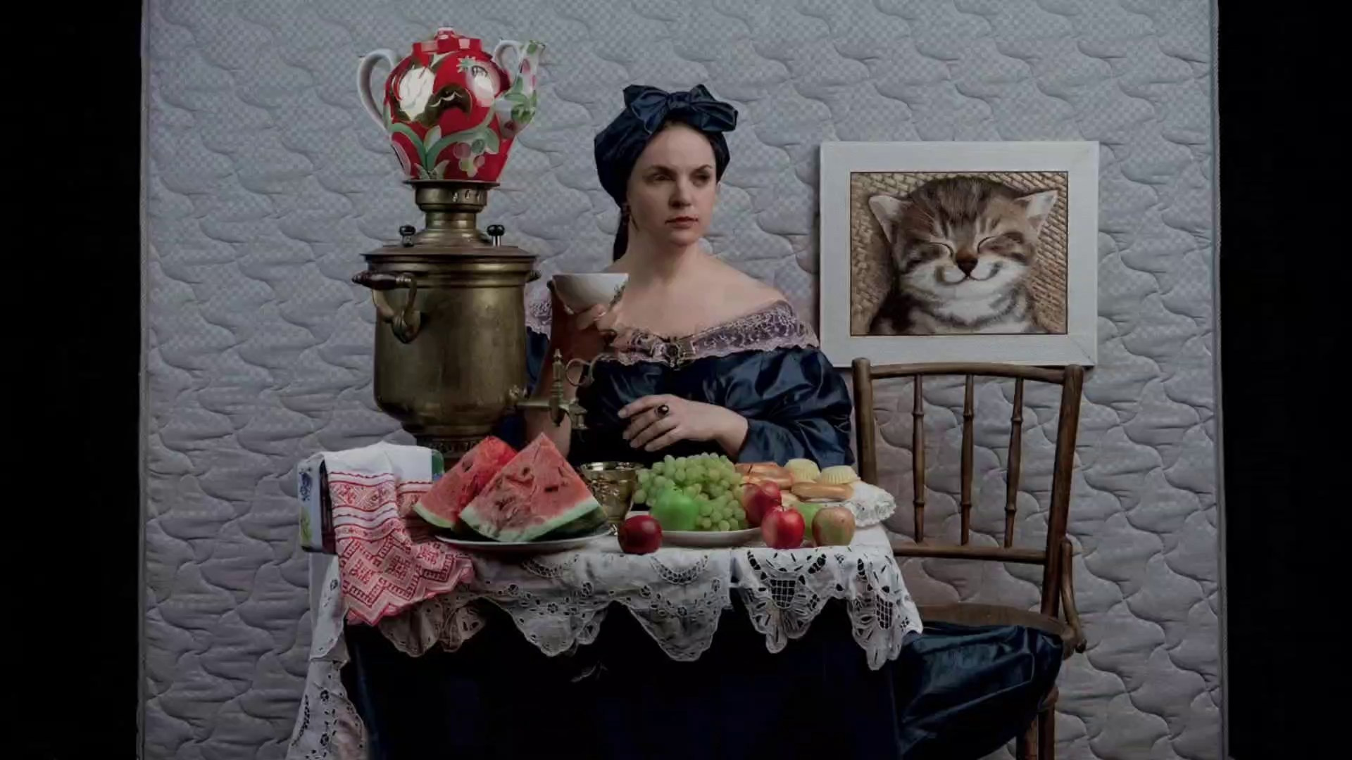 Матрас как искусство: чаепитие. Могилевцева Дарья фотограф междисциплинарный художник