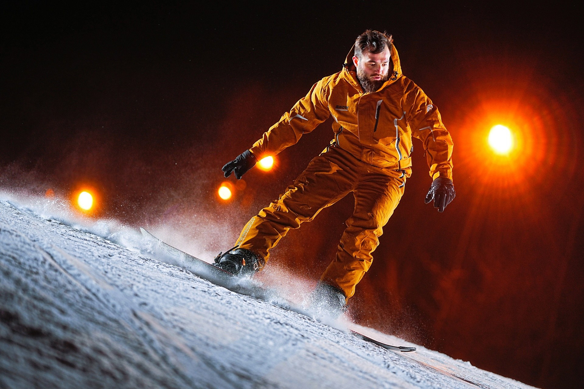 Вечерняя съёмка на склонах с использованием внешних вспышек. Фотограф Студитский Евгений