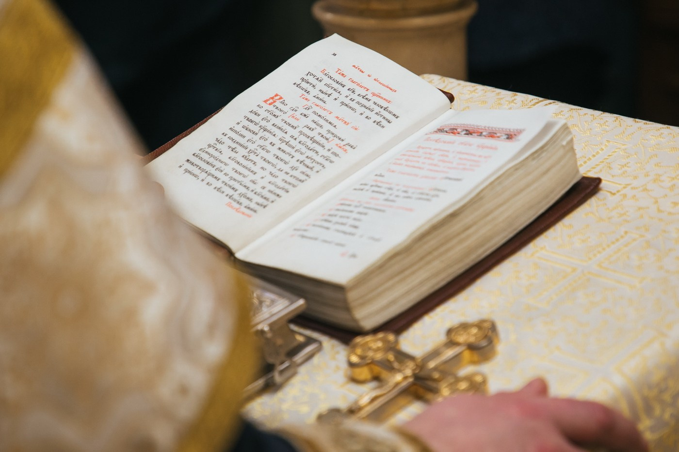 Крещение малыша Церковь Георгия Победоносца на Средней Рогатке. Фотограф крещение венчание в Петербурге! Помогает подобрать храм и посоветовал душевного батюшку в СПб