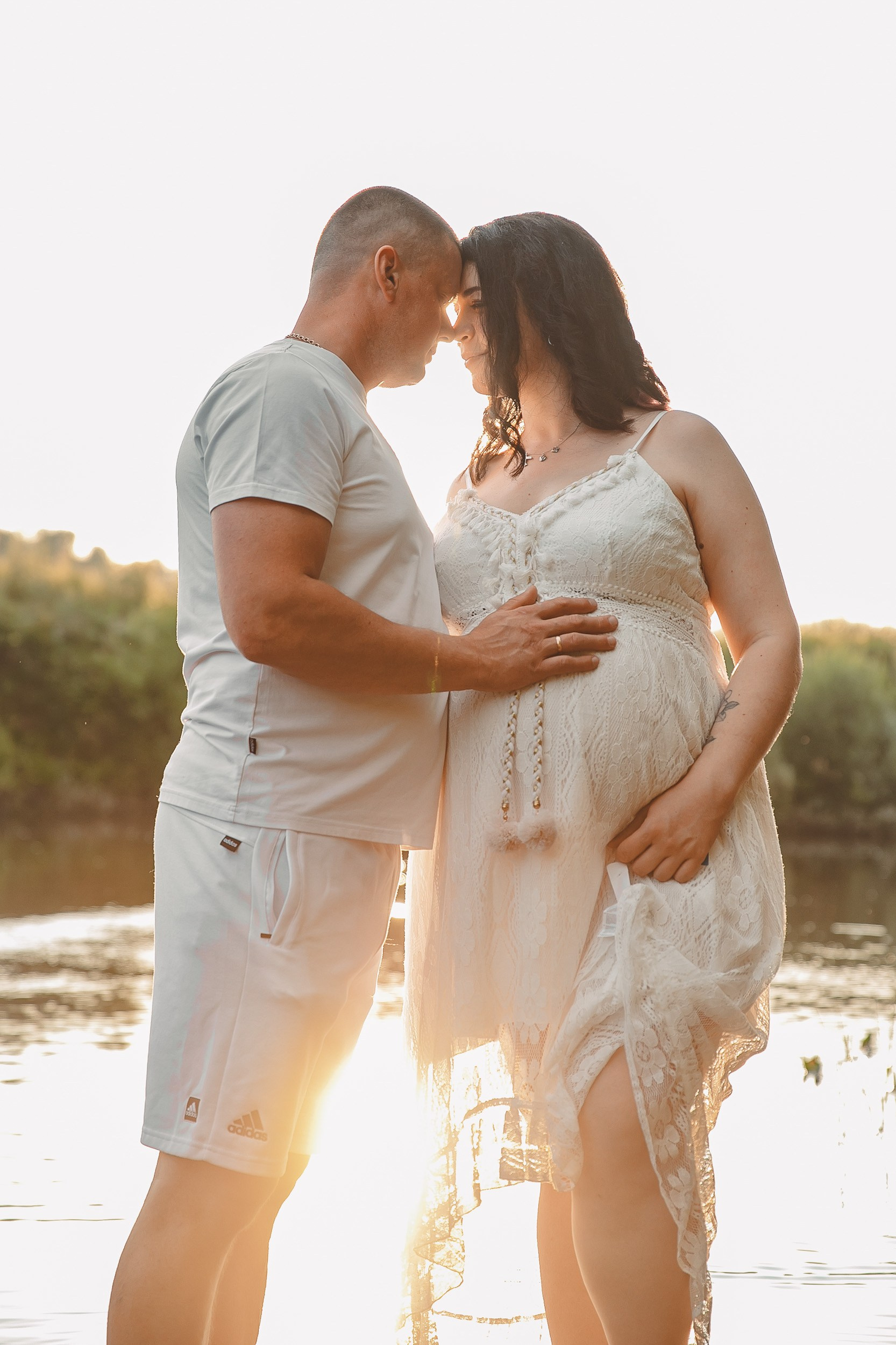 Фотосессия беременности на закате