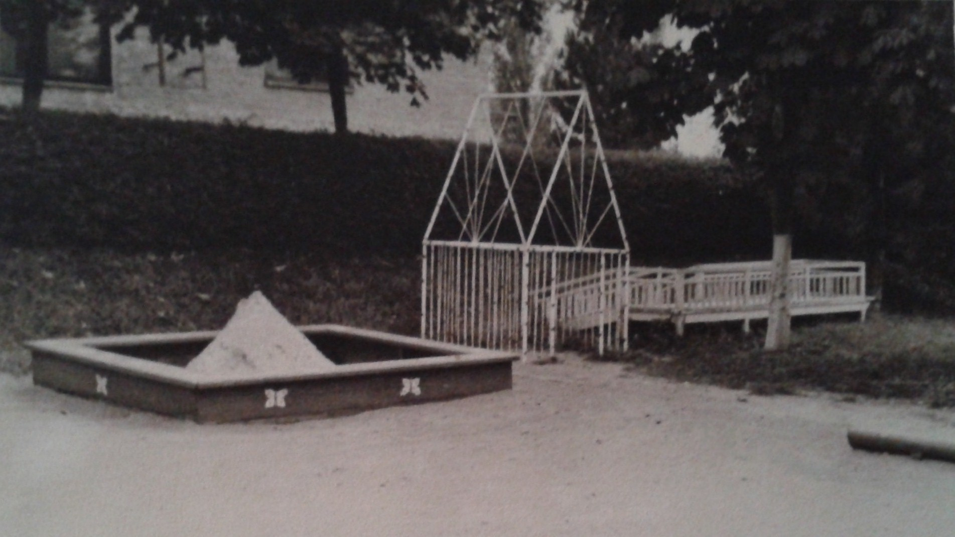 На ул. Горняков.